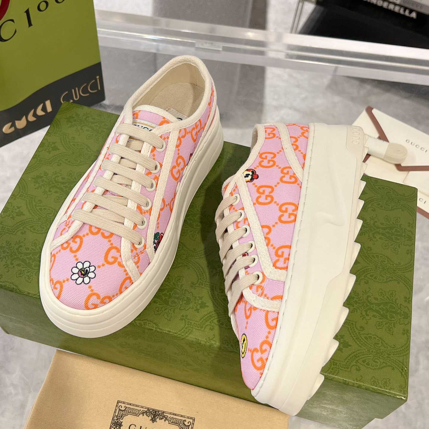 Gucci Women's GG Sneaker - DesignerGu