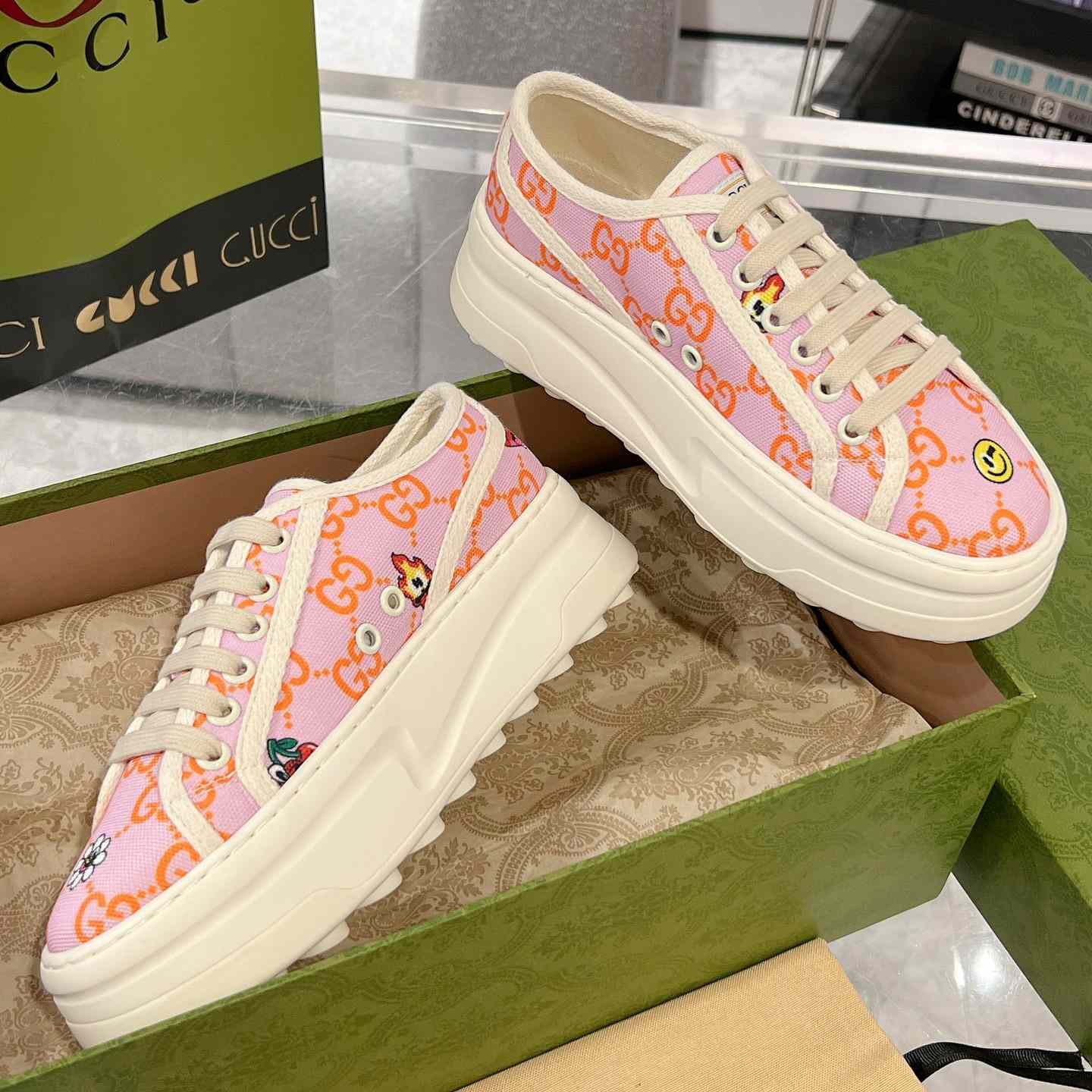 Gucci Women's GG Sneaker - DesignerGu