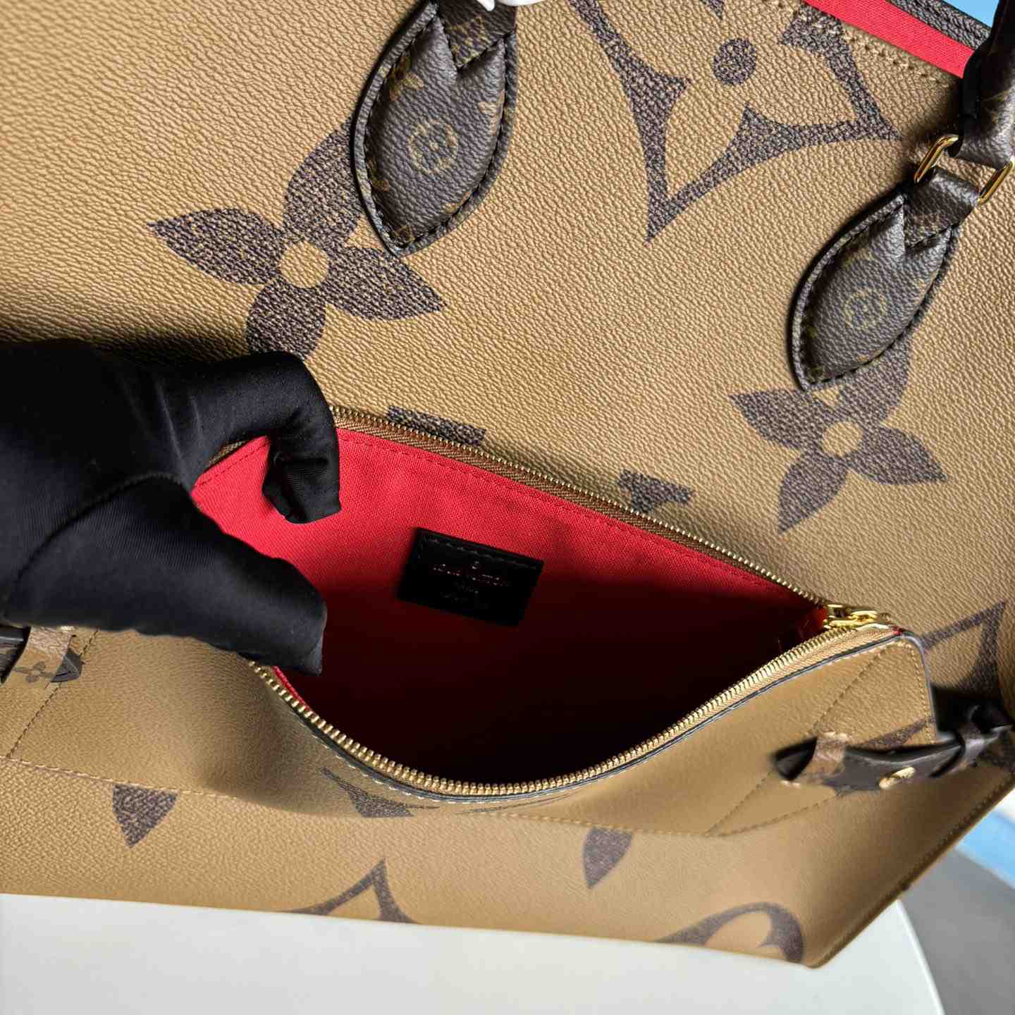 Louis Vuitton OnTheGo Voyage  M46823 - DesignerGu