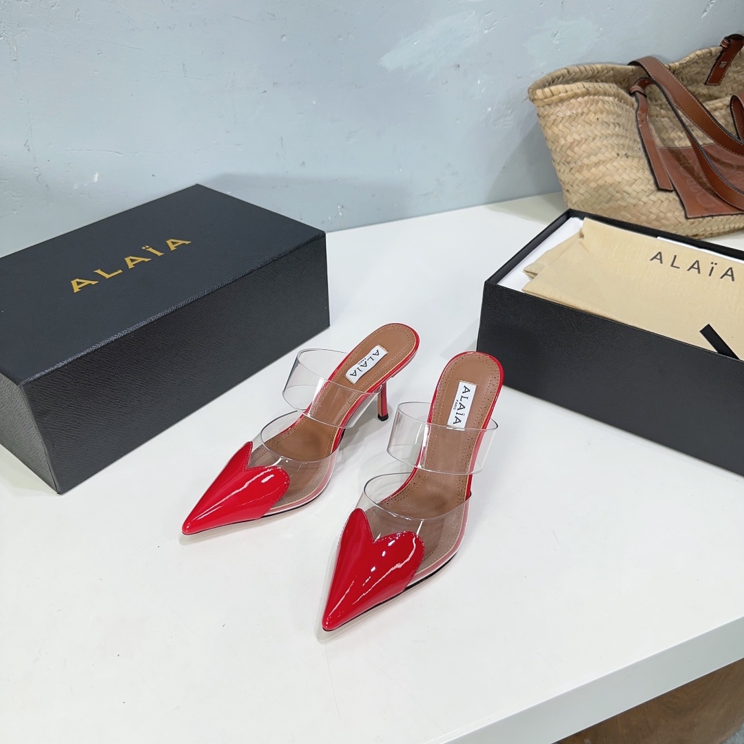 Alaïa Heart Mules in Red  - DesignerGu