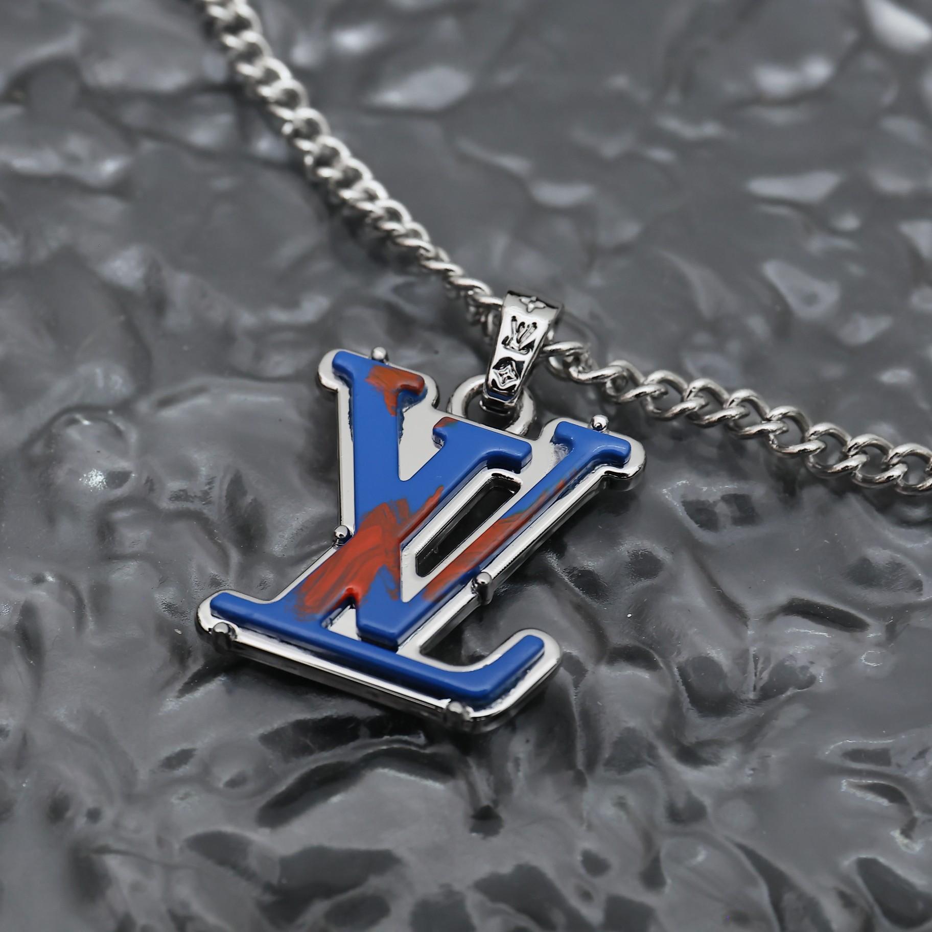 Louis Vuitton Monogram Chain Pendant - DesignerGu