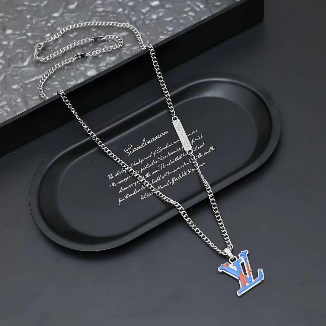 Louis Vuitton Monogram Chain Pendant - DesignerGu