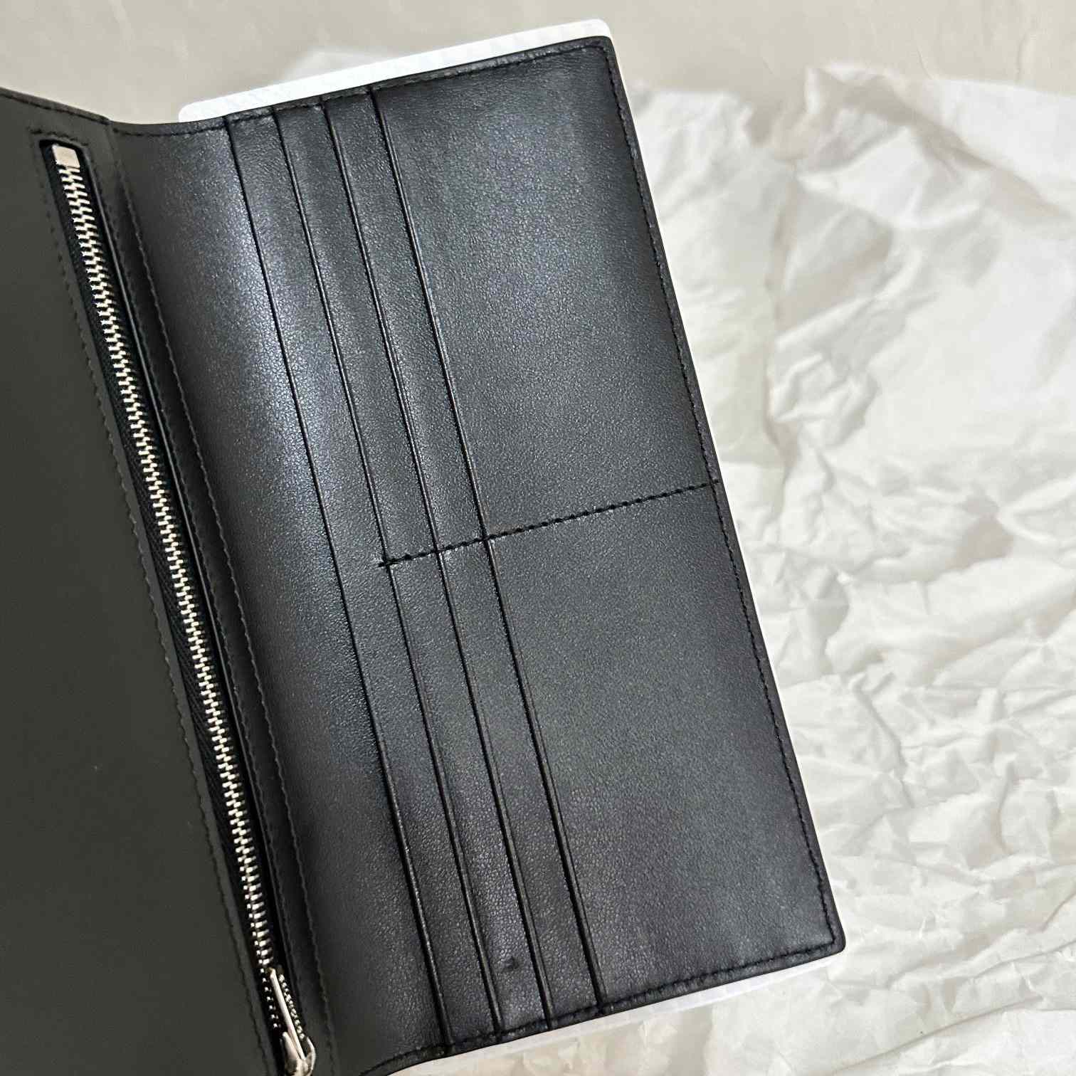 Balenciaga Passport Wallet  (21×12.4×2cm) - DesignerGu