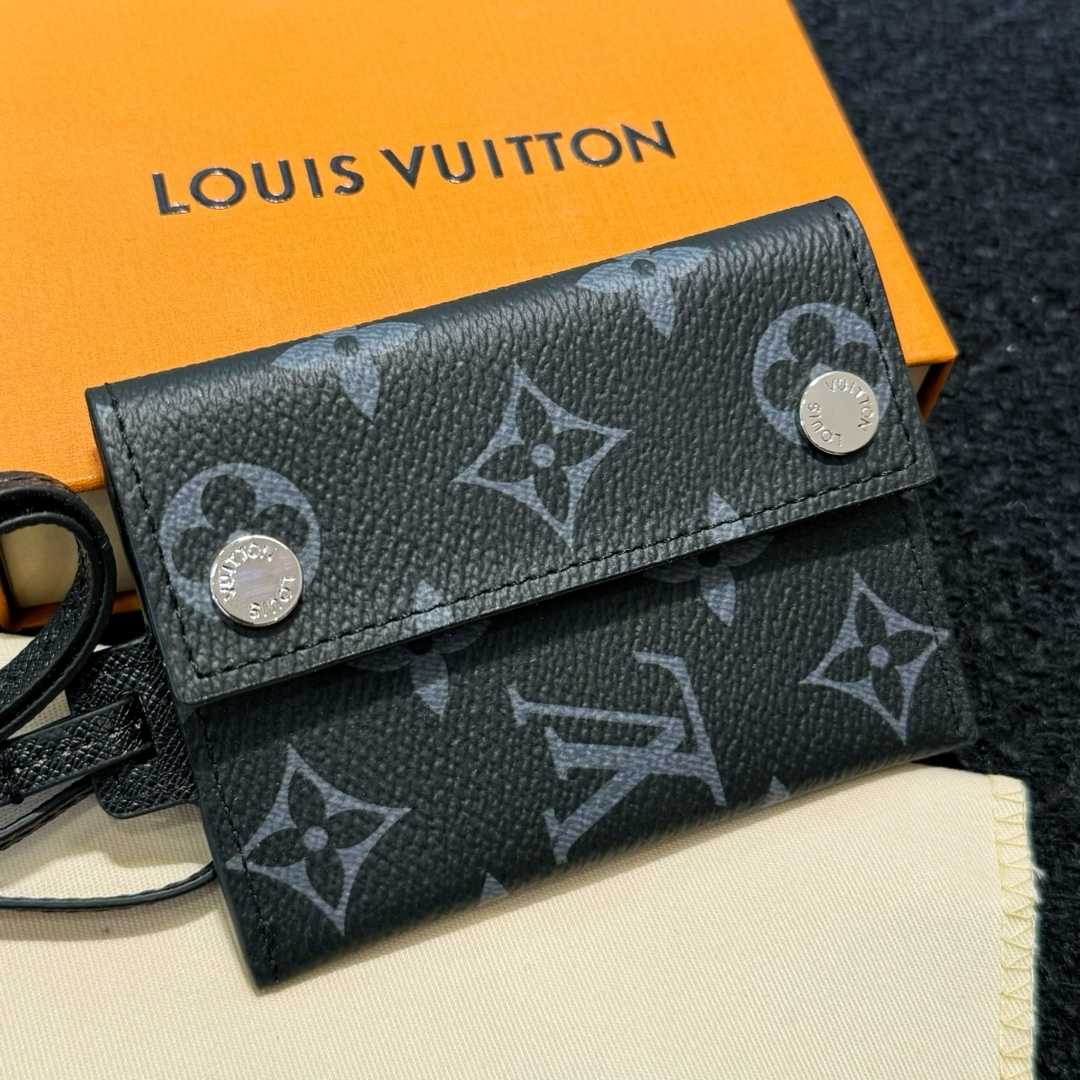 Louis Vuitton Card Holder Necklace  M83155 - DesignerGu