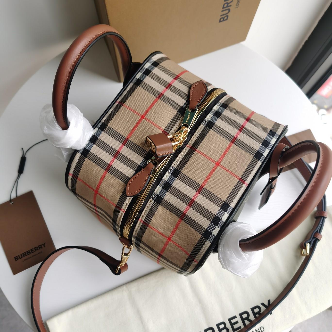 Burberry Cube Bag Leather With Vintage Check   W34 x H21 x D19cm - DesignerGu