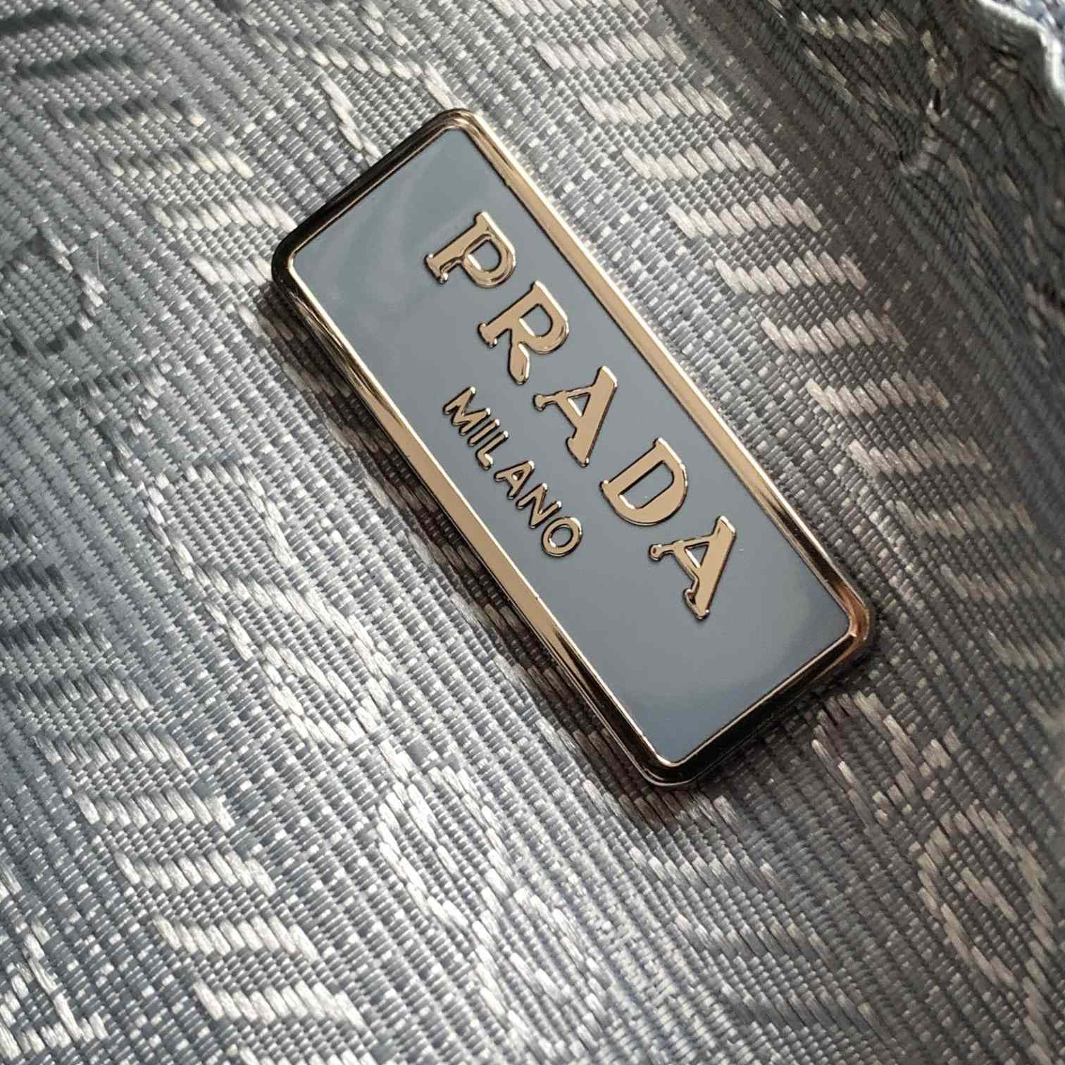 Prada Shoulder Bag  (22-12-6cm) - DesignerGu