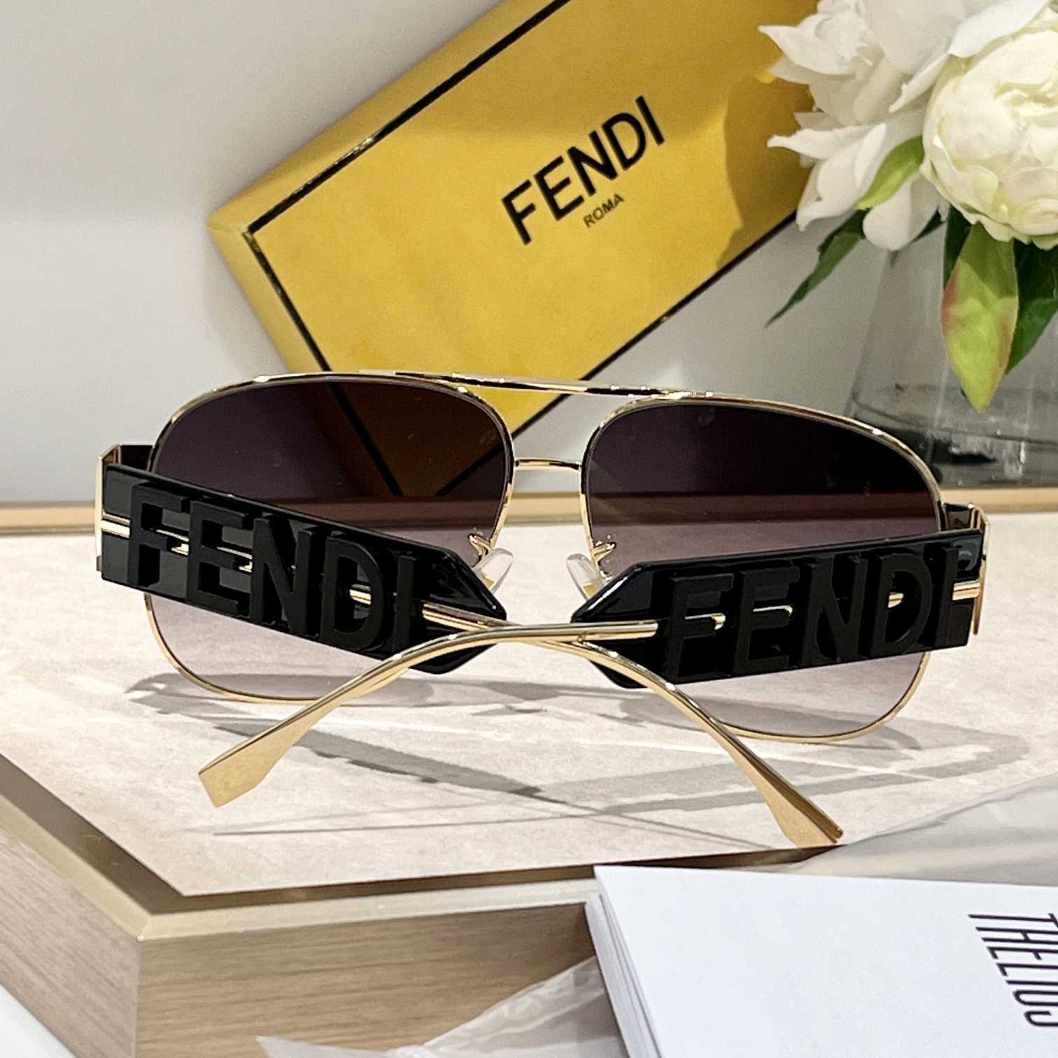 Fendi FE40111 Sunglasses - DesignerGu