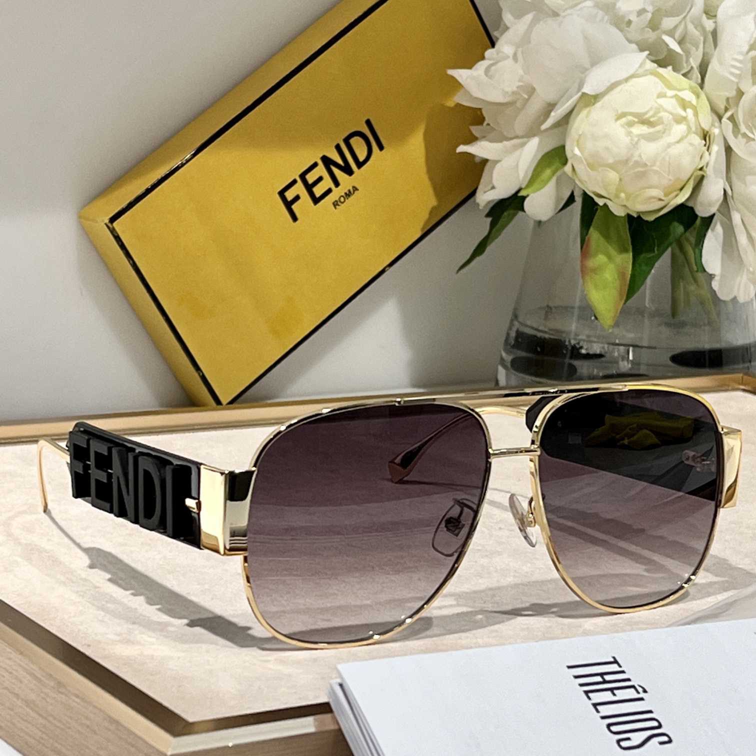 Fendi FE40111 Sunglasses - DesignerGu