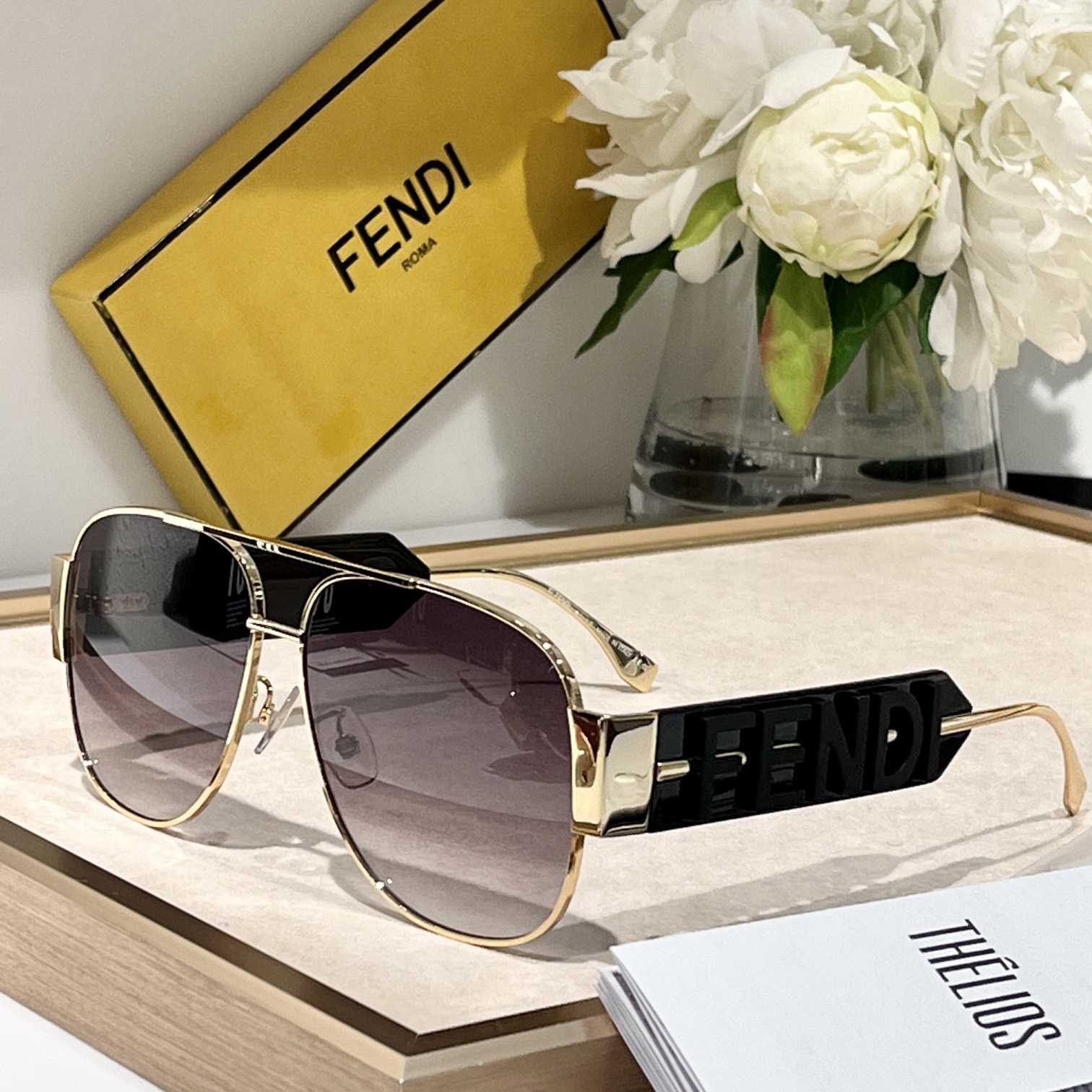 Fendi FE40111 Sunglasses - DesignerGu