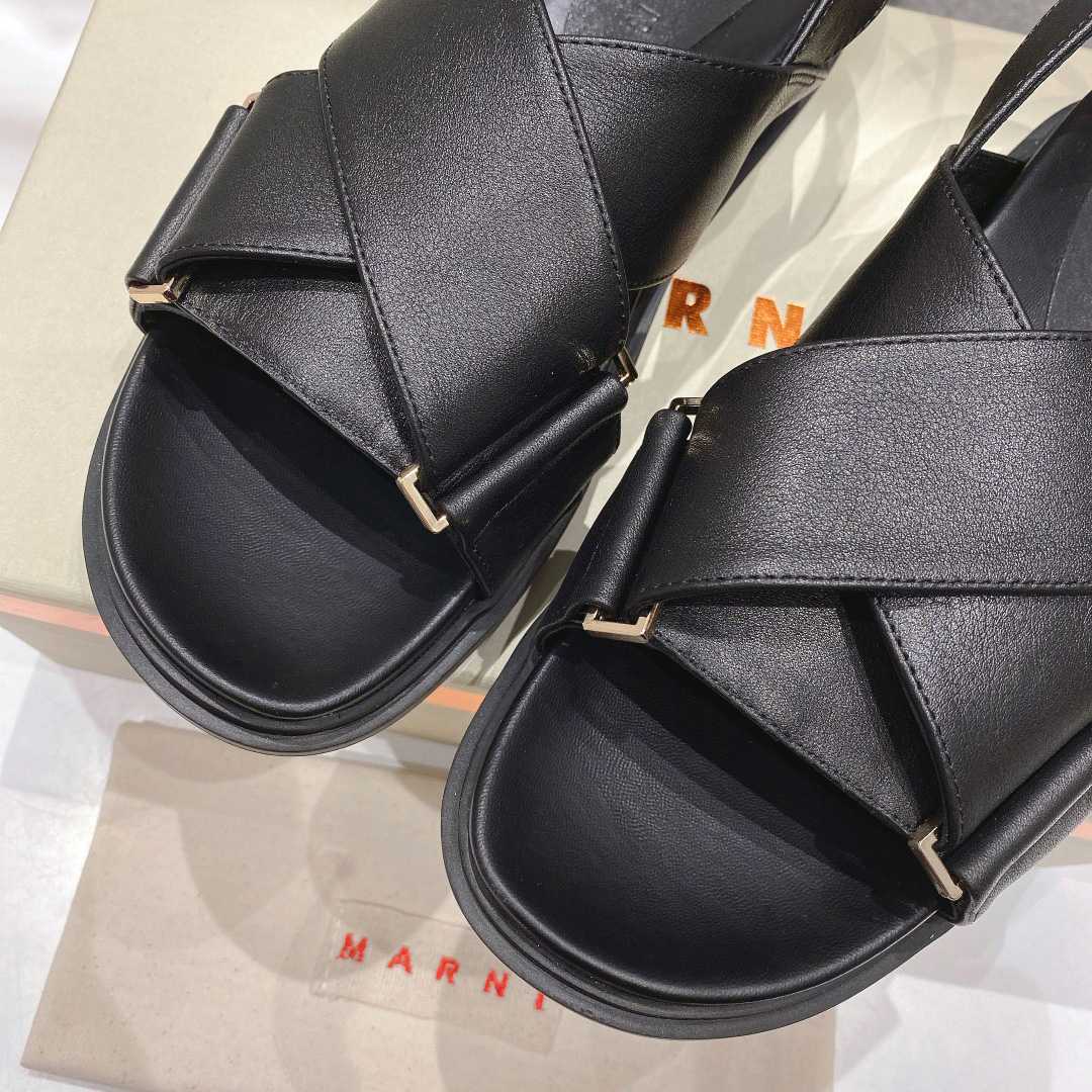 Marni Black Leather Fussbett - DesignerGu