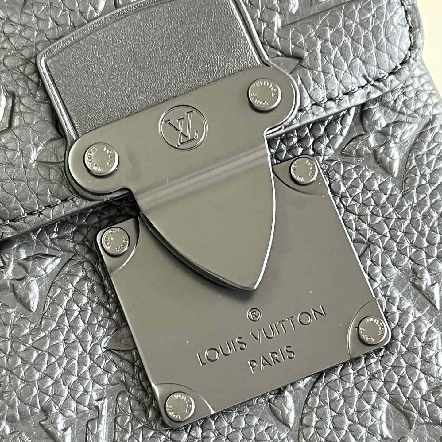 Louis Vuitton S-Lock Vertical Wearable Wallet  M81524 - DesignerGu