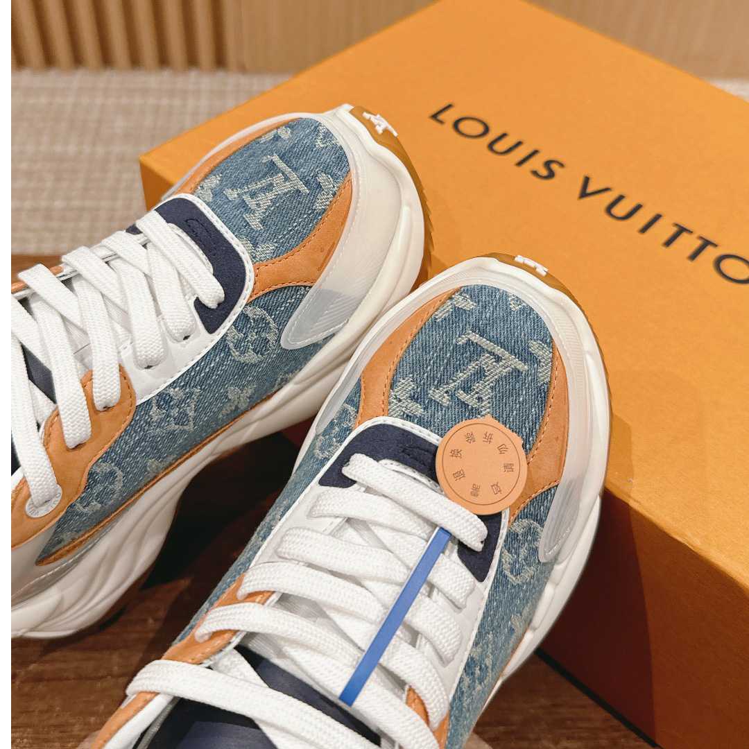 Louis Vuitton Run 55 Sneaker        1ACHTV       - DesignerGu