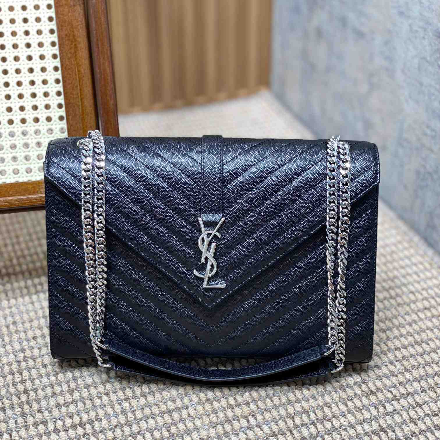 Saint Laurent Leather Shoulder Bag (31x21x7cm) - DesignerGu
