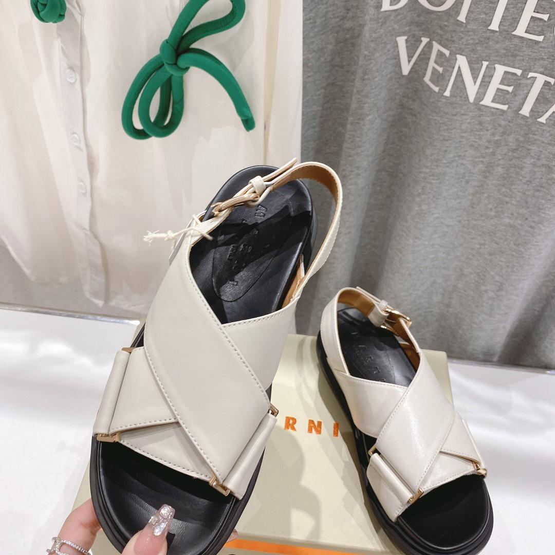 Marni White Leather Fussbett - DesignerGu