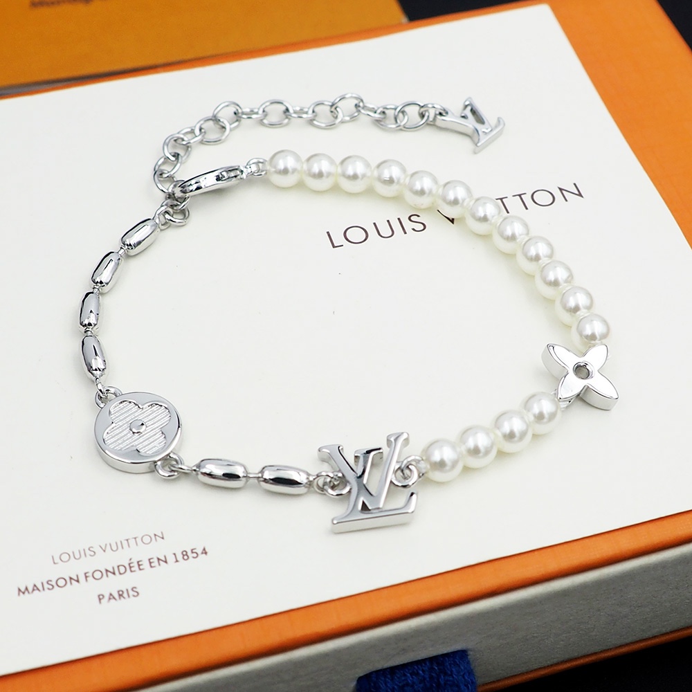 Louis Vuitton Pearls Fusion Bracelet   M1556A - DesignerGu