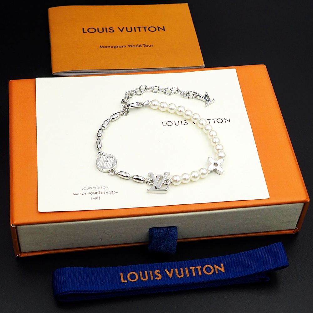 Louis Vuitton Pearls Fusion Bracelet   M1556A - DesignerGu