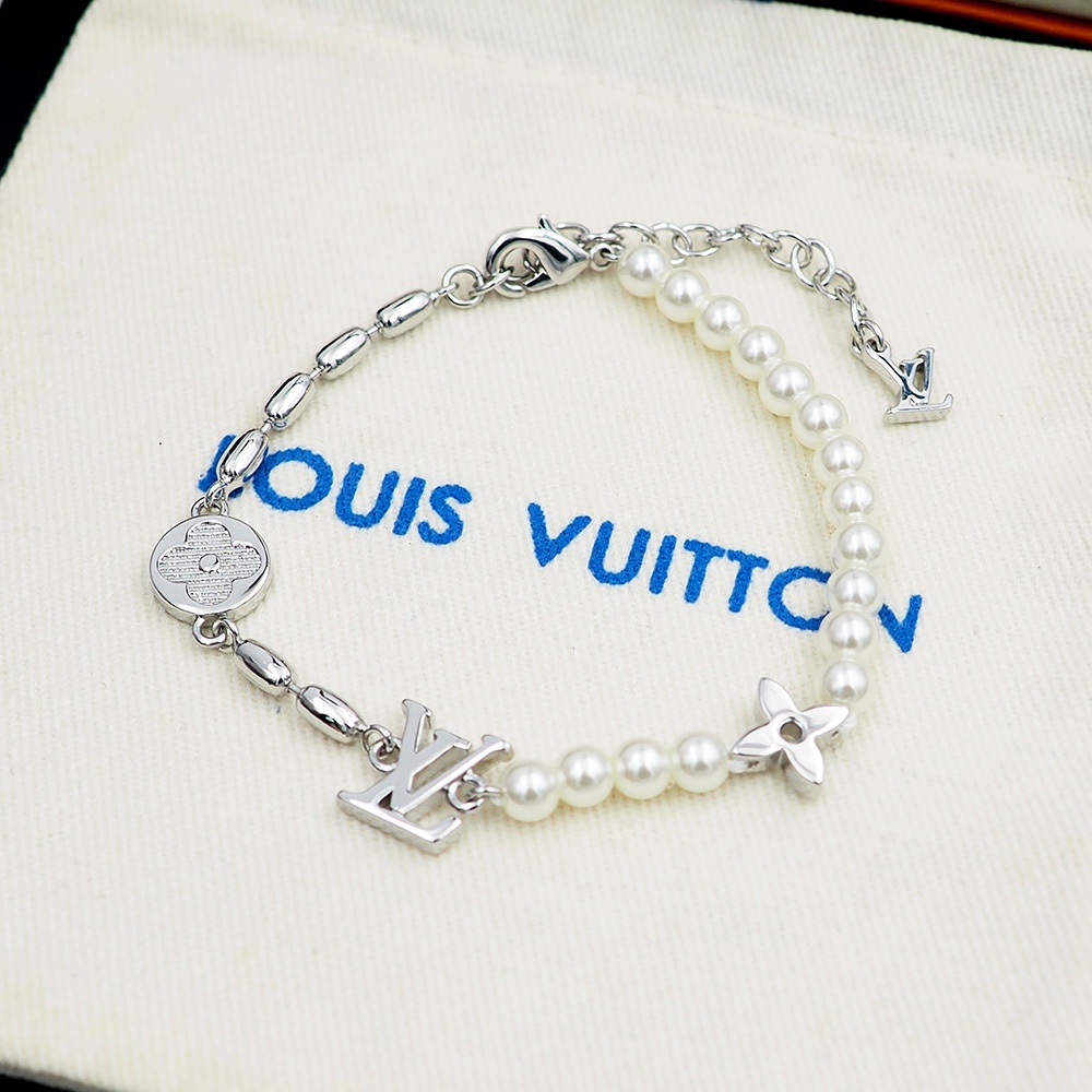 Louis Vuitton Pearls Fusion Bracelet   M1556A - DesignerGu