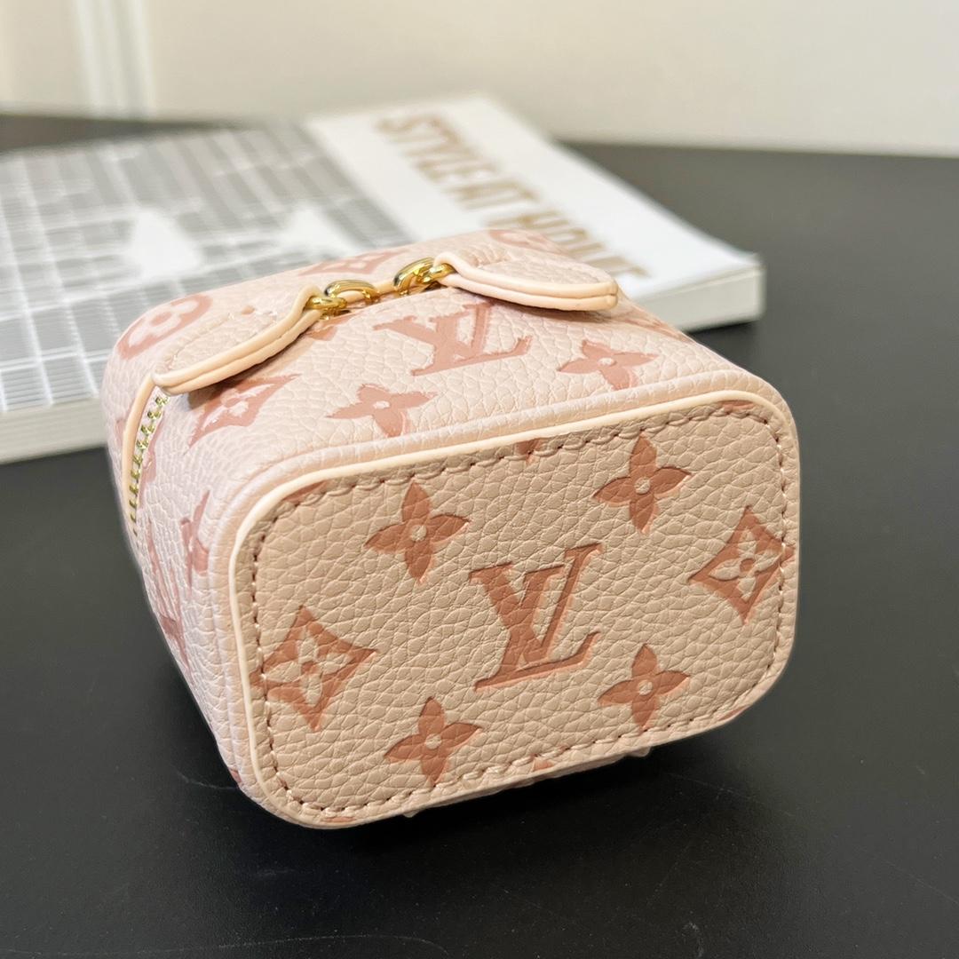 Louis Vuitton Pouch   M00545 - DesignerGu