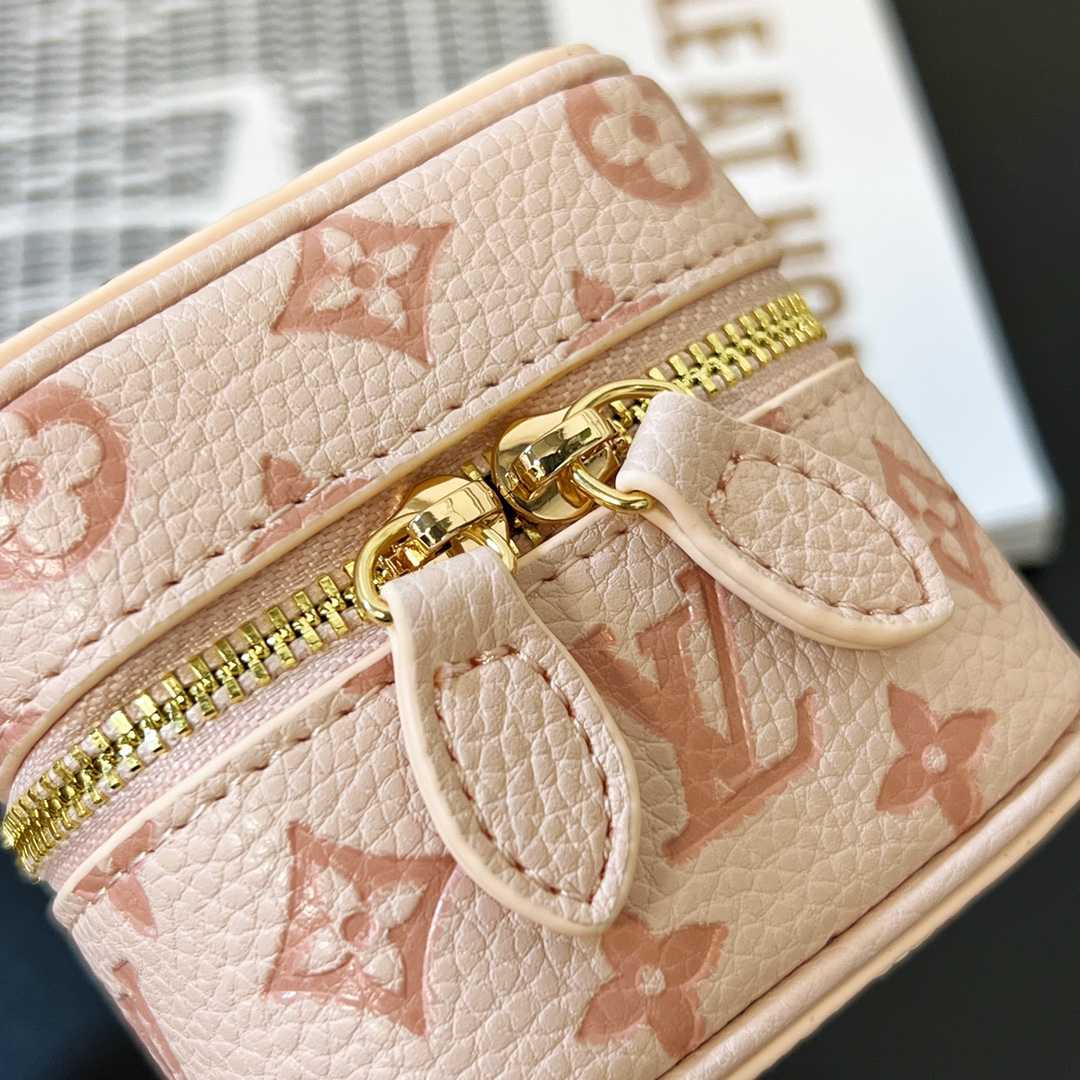 Louis Vuitton Pouch   M00545 - DesignerGu