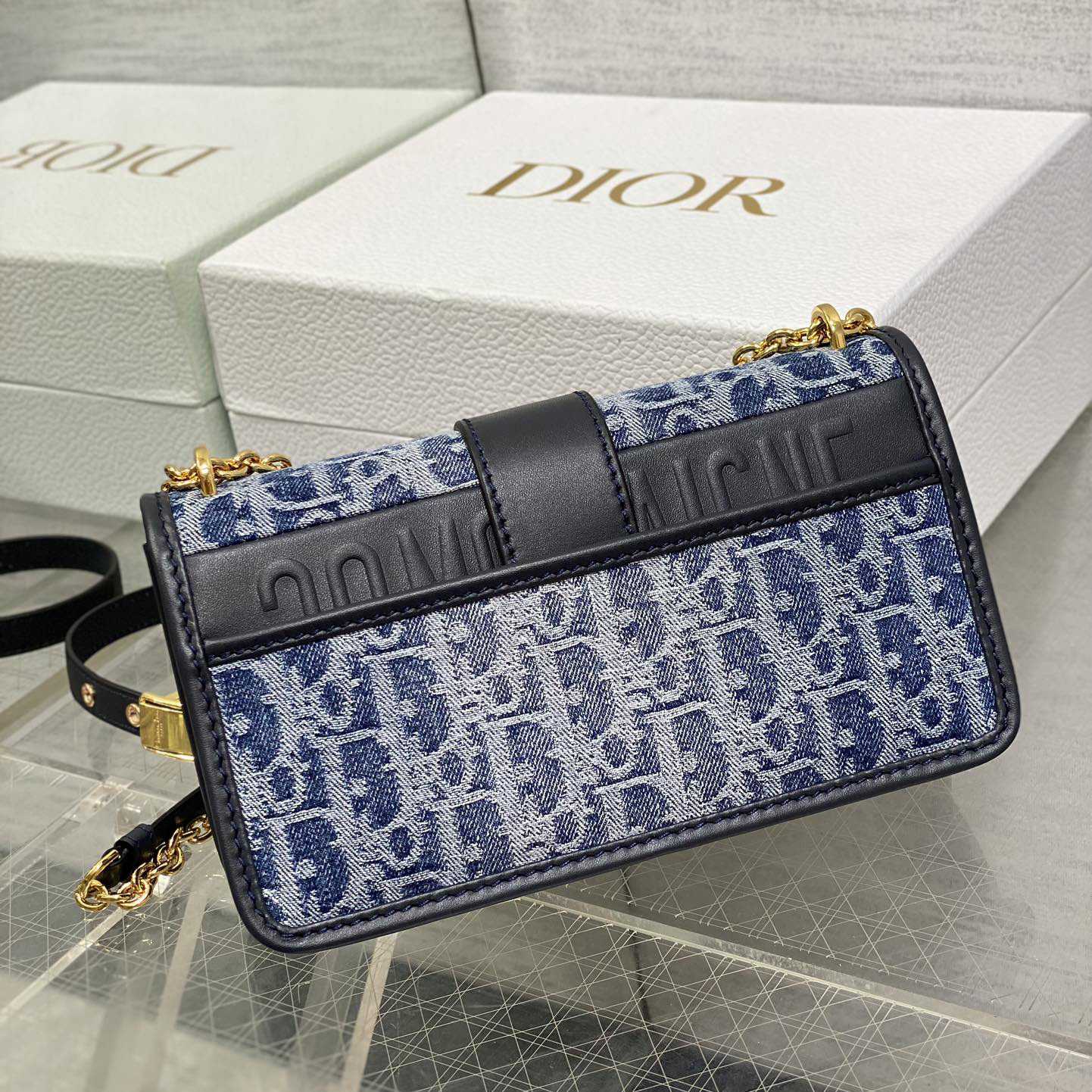 Dior 30 Montaigne East-West Bag With Chain - DesignerGu