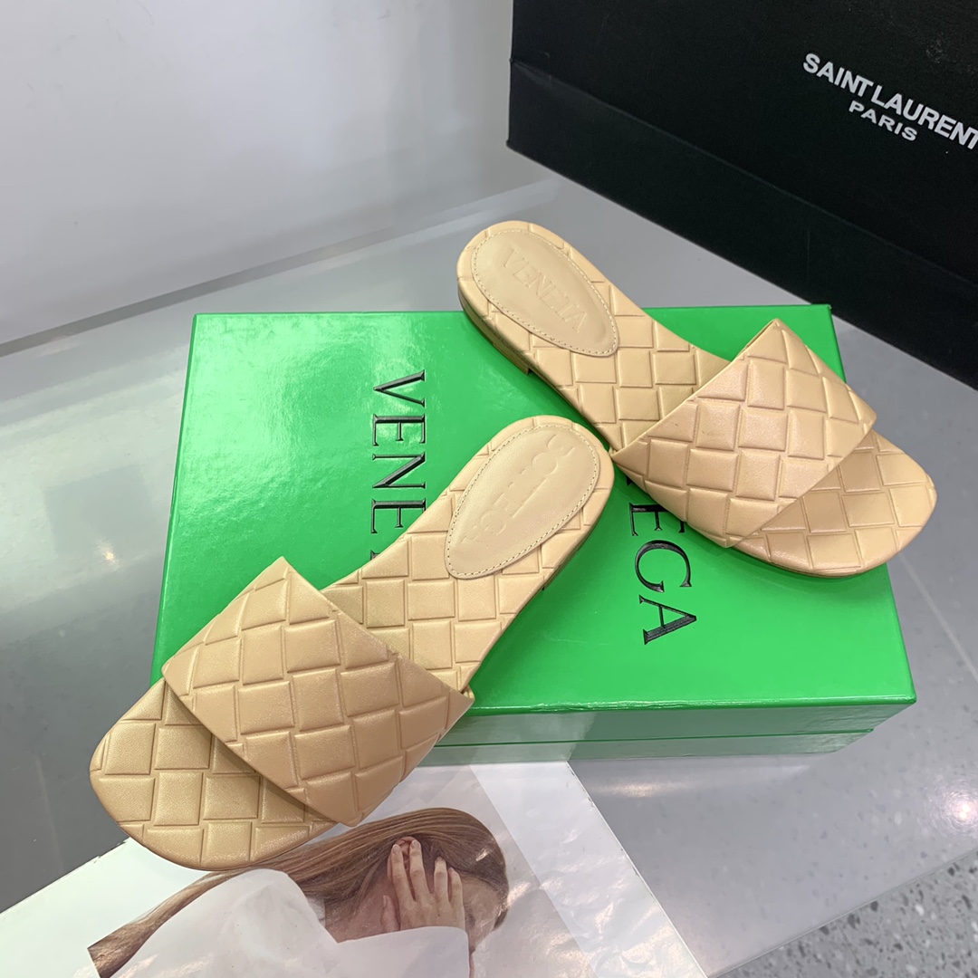 Bottega Veneta Amy Flat Mule - DesignerGu