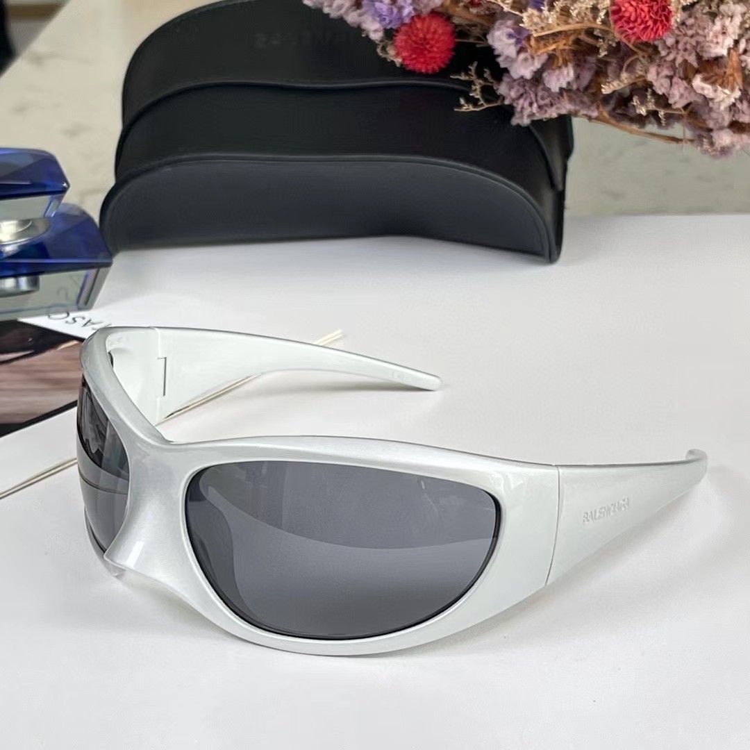 Balenciaga Sunglasses - DesignerGu