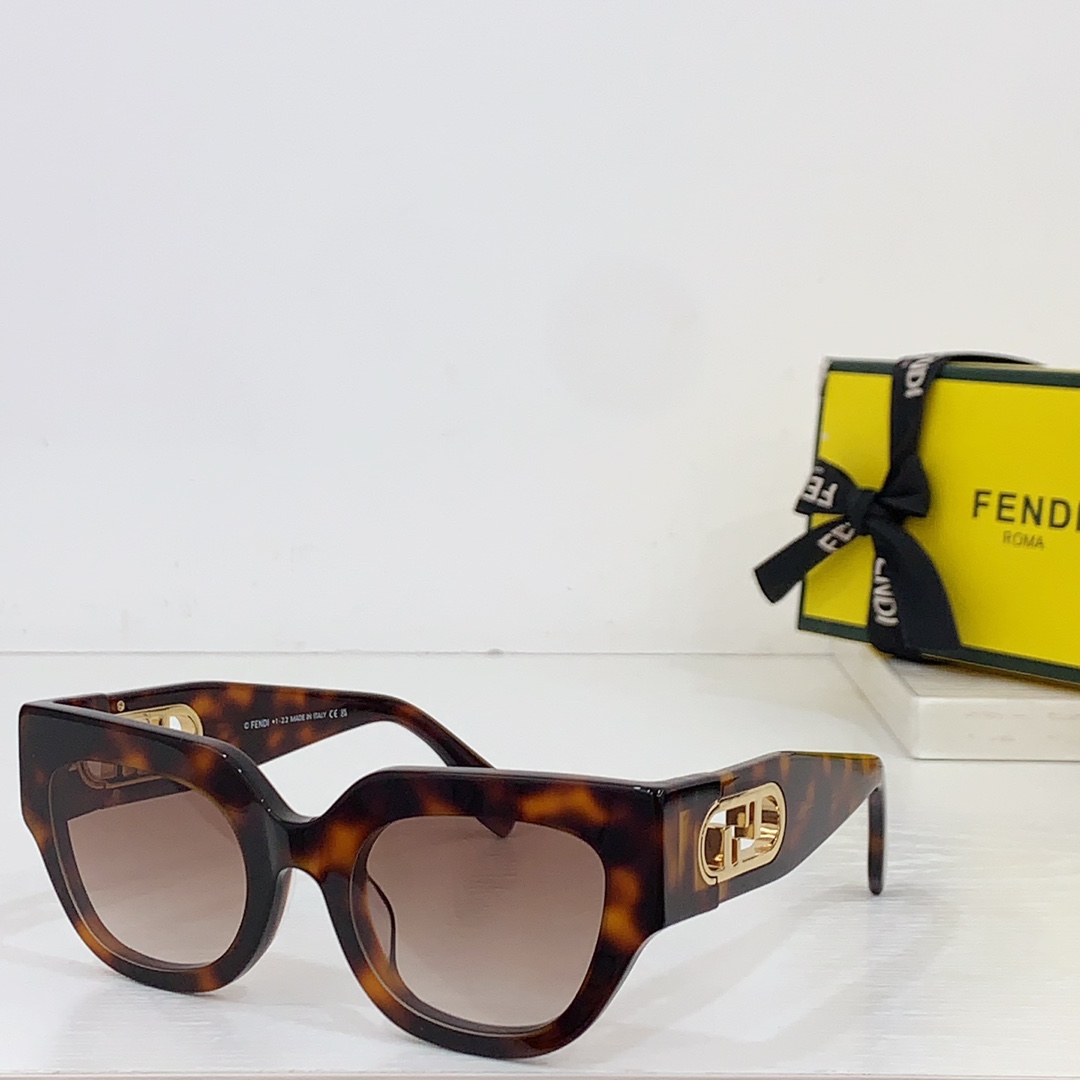 Fendi FE50016U Sunglasses - DesignerGu