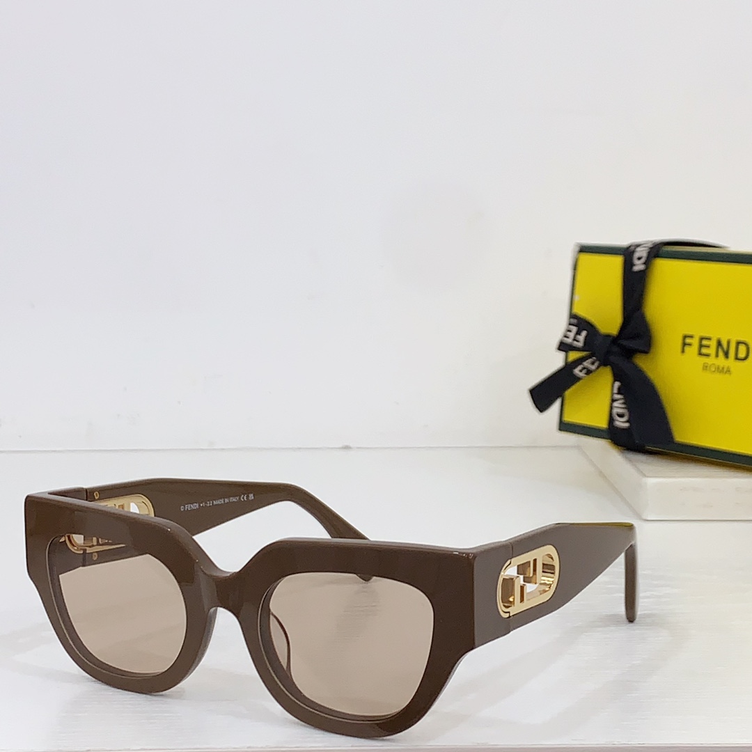 Fendi FE50016U Sunglasses - DesignerGu