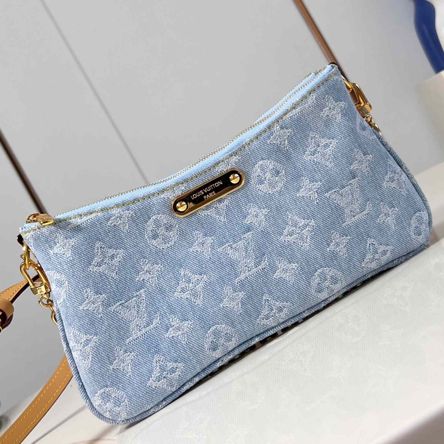 Louis Vuitton Liv Pochette  M83532 - DesignerGu