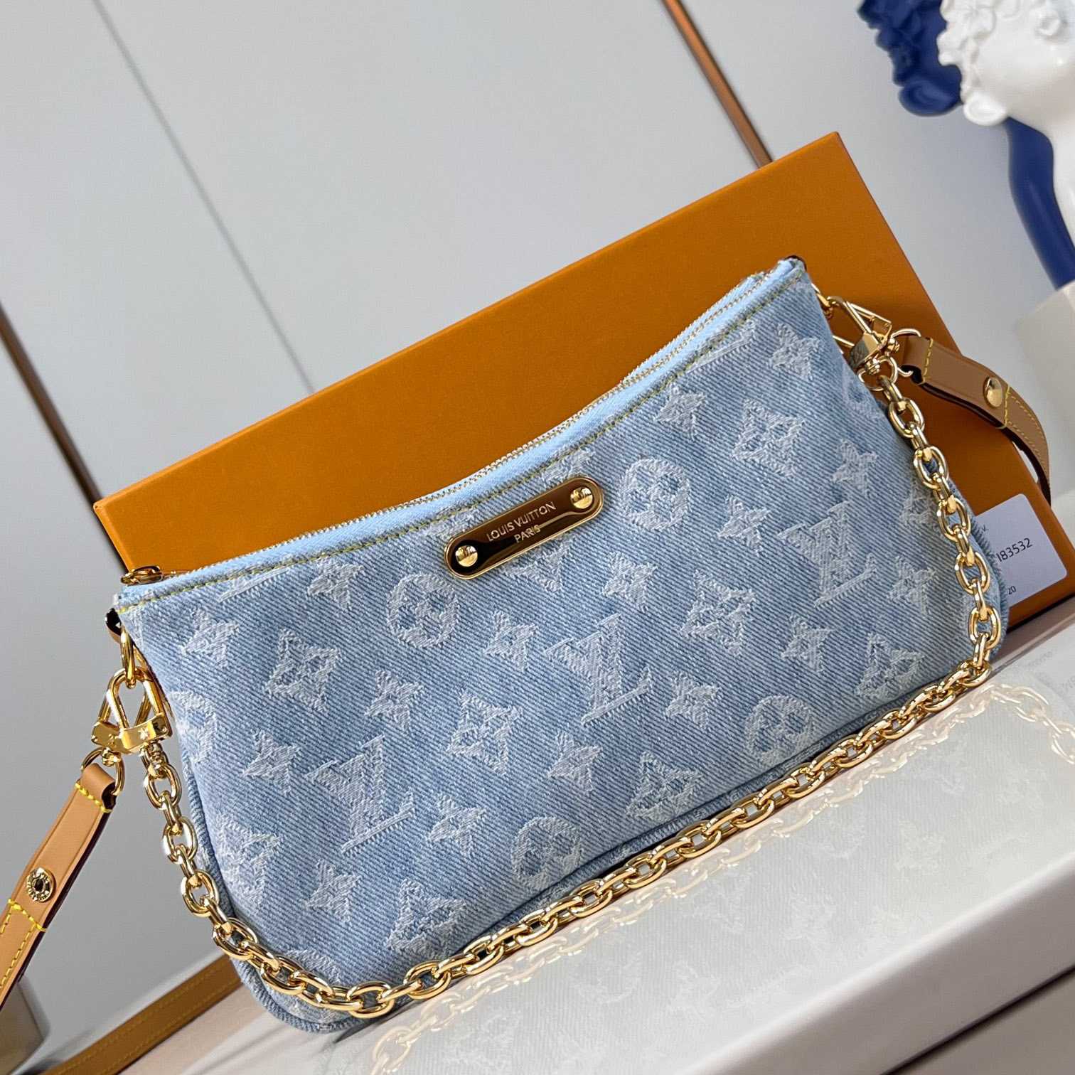 Louis Vuitton Liv Pochette  M83532 - DesignerGu