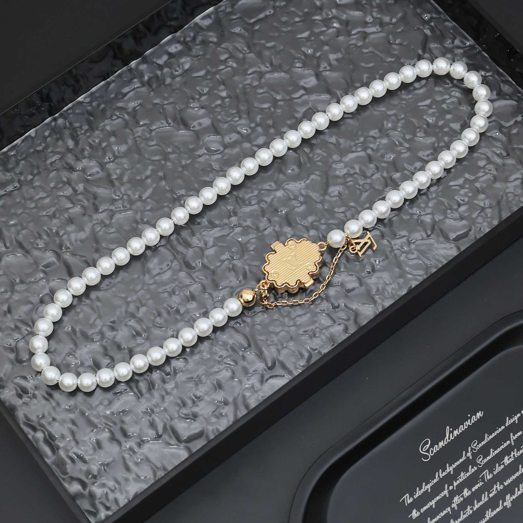 Louis Vuitton LV Dynasty Necklace   M01747 - DesignerGu