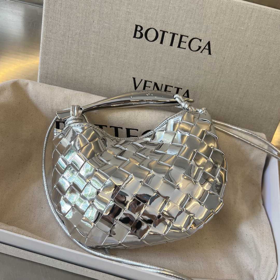 Bottega Veneta Silver Sardine Bag  (20*12*2.5cm) - DesignerGu