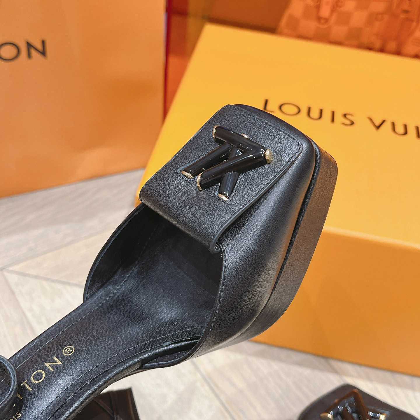 Louis Vuitton Shake Platform Pump  1ACMYU - DesignerGu