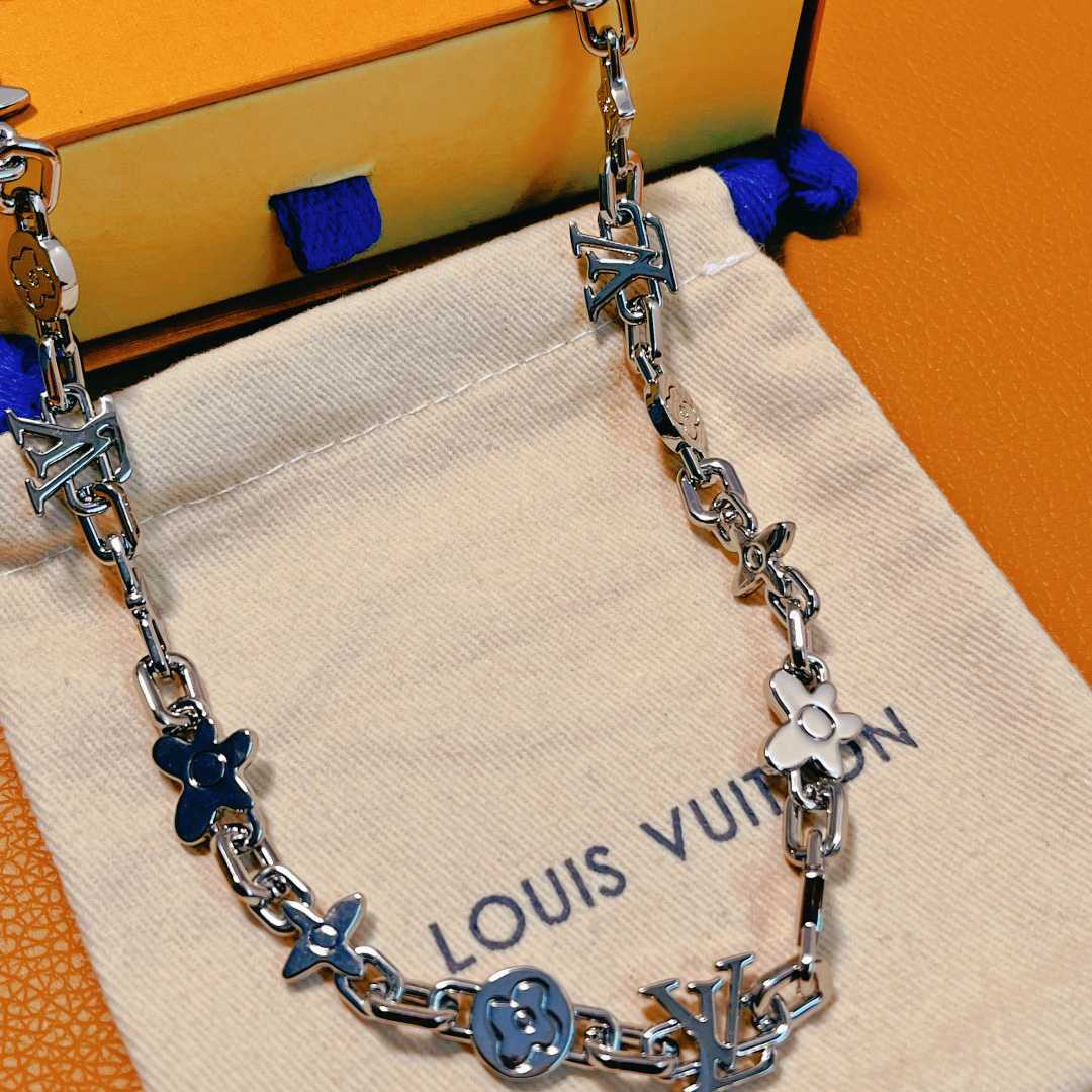 Louis Vuitton Monogram Craggy Necklace  M01880 - DesignerGu