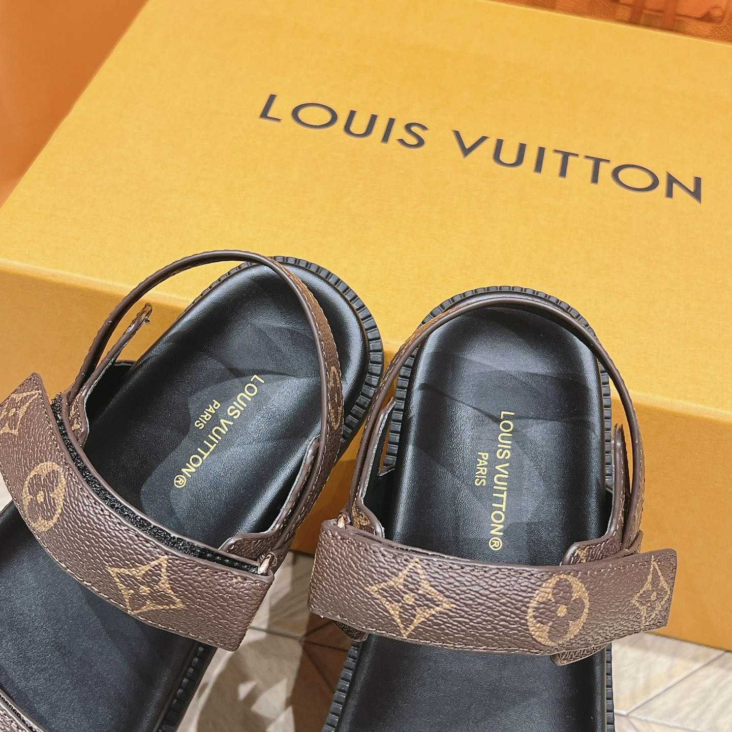 Louis Vuitton LV Sunset Flat Comfort Sandal   1ACL9C - DesignerGu