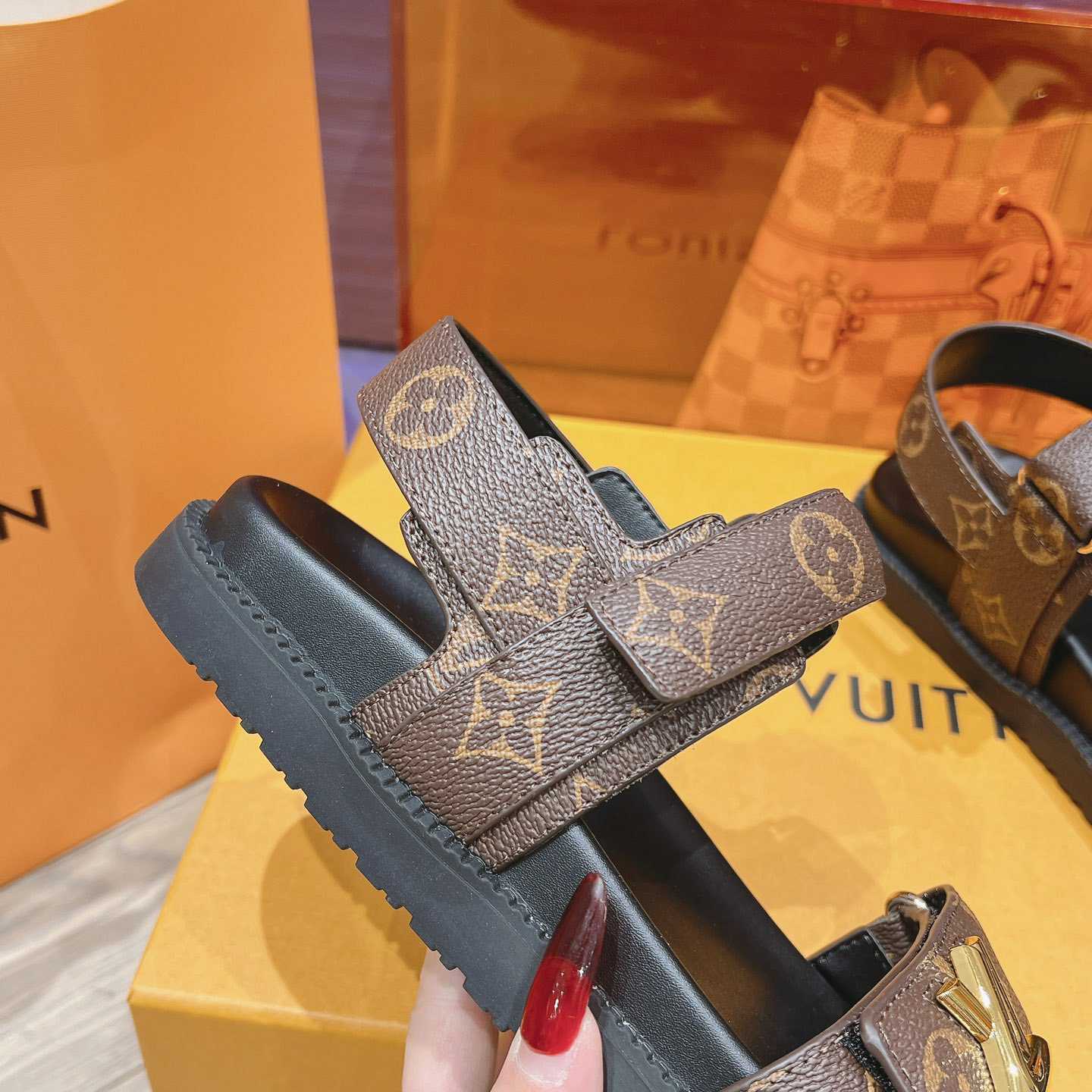 Louis Vuitton LV Sunset Flat Comfort Sandal   1ACL9C - DesignerGu