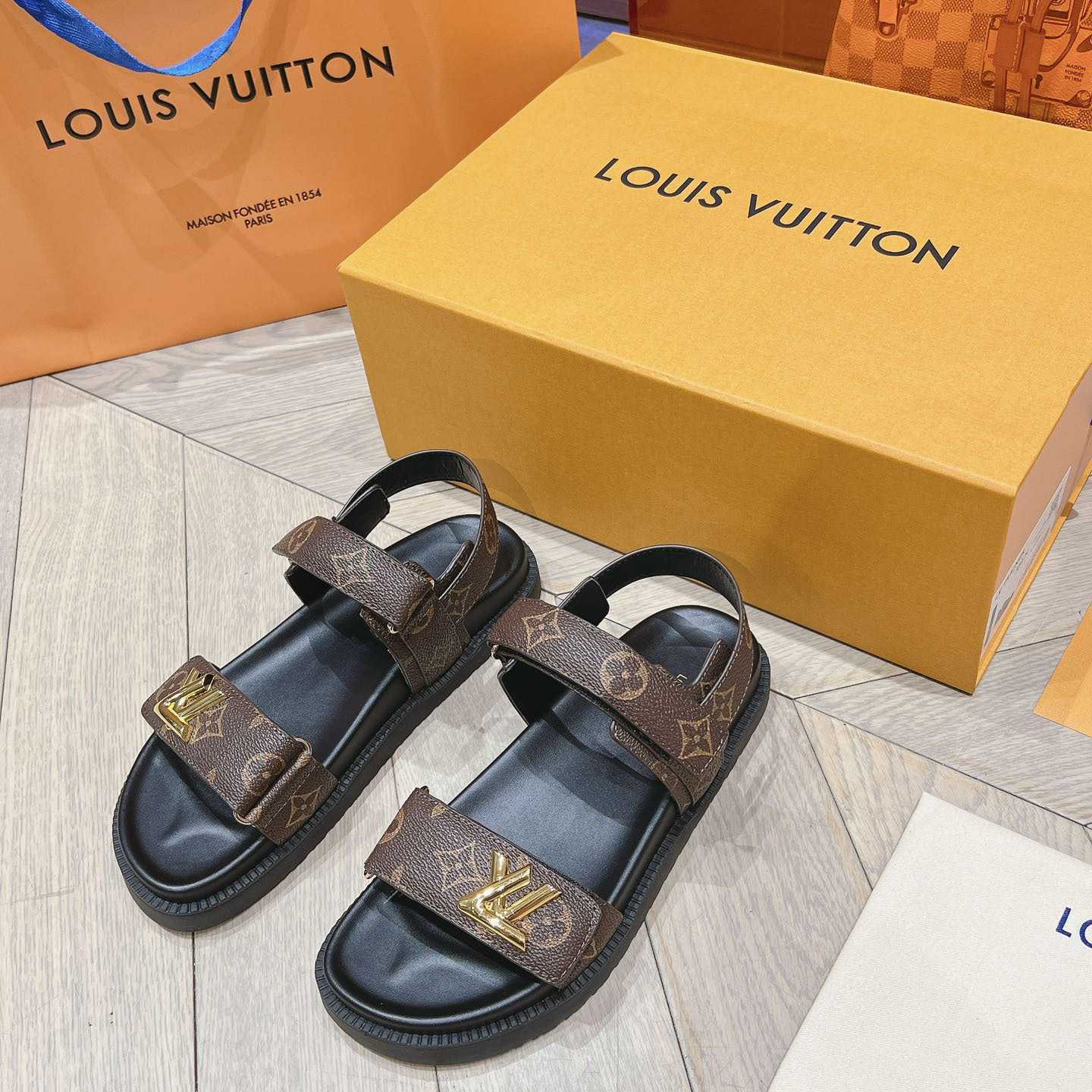 Louis Vuitton LV Sunset Flat Comfort Sandal   1ACL9C - DesignerGu