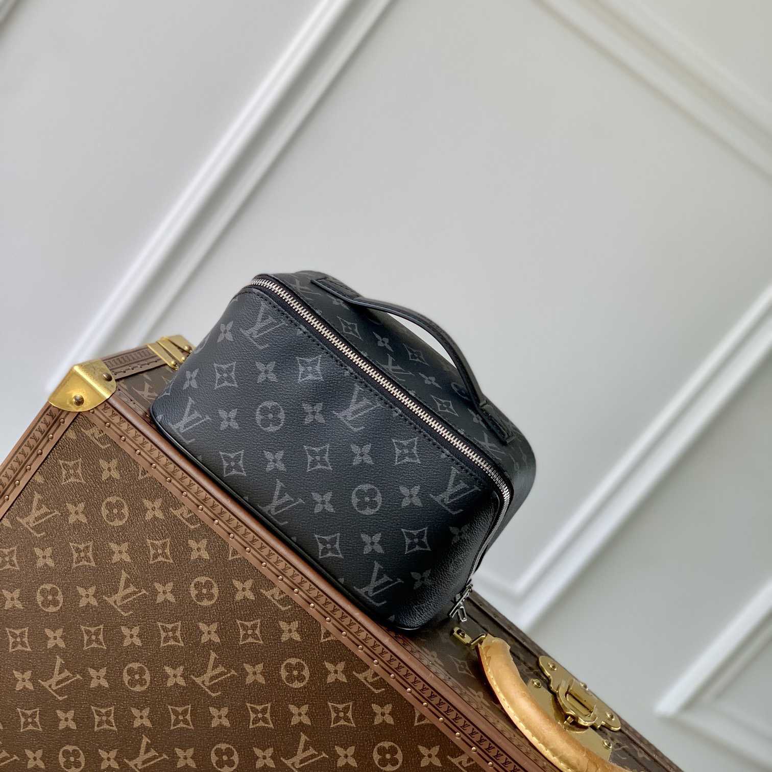 Louis Vuitton Toiletry Bag   M11508 - DesignerGu