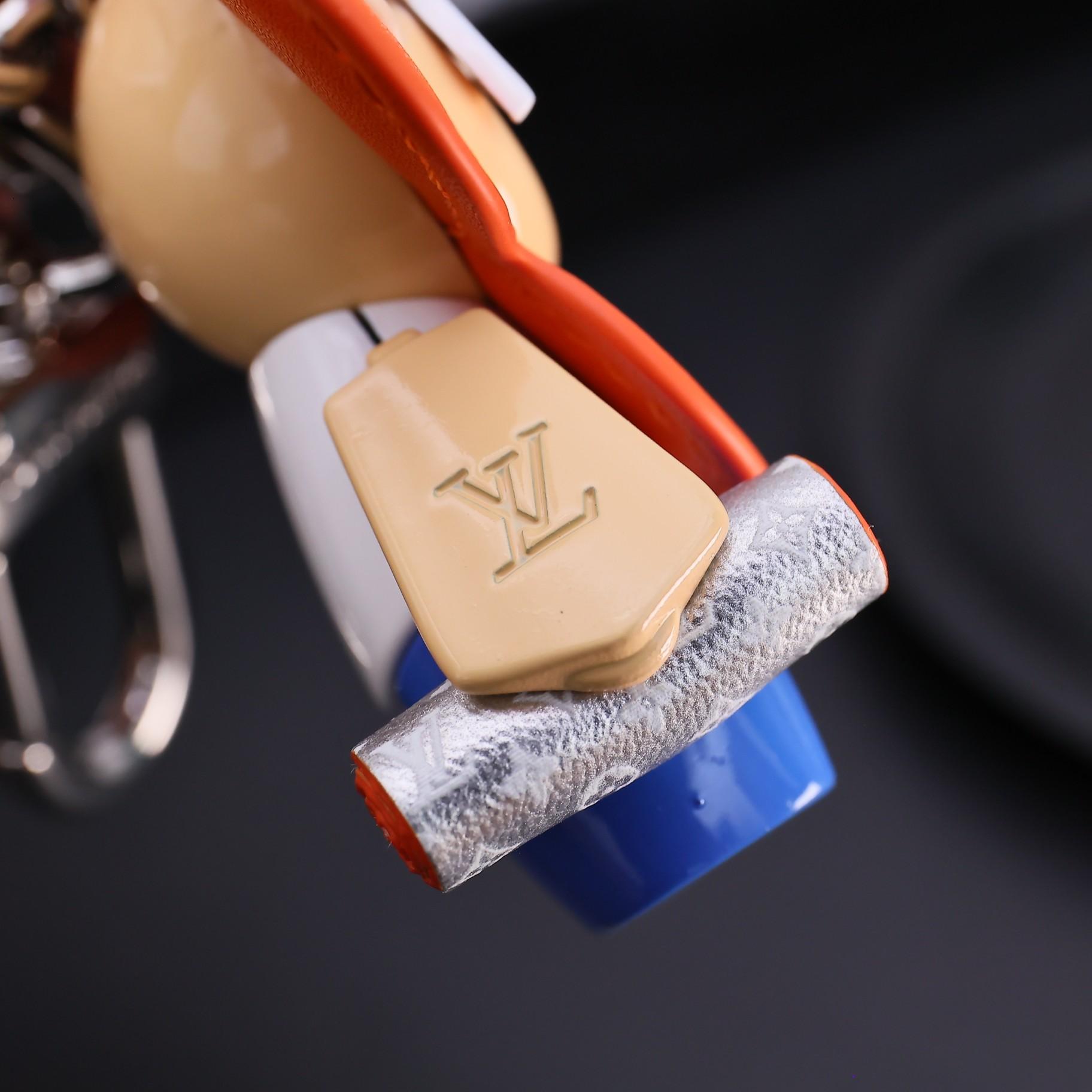 Louis Vuitton Vivienne Gym Bag Charm  M01198 - DesignerGu