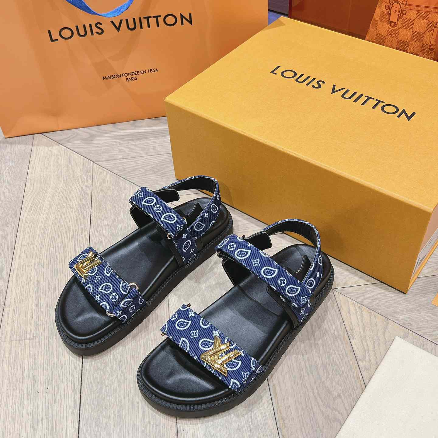 Louis Vuitton LV Sunset Flat Comfort Sandal   1ACTWB - DesignerGu