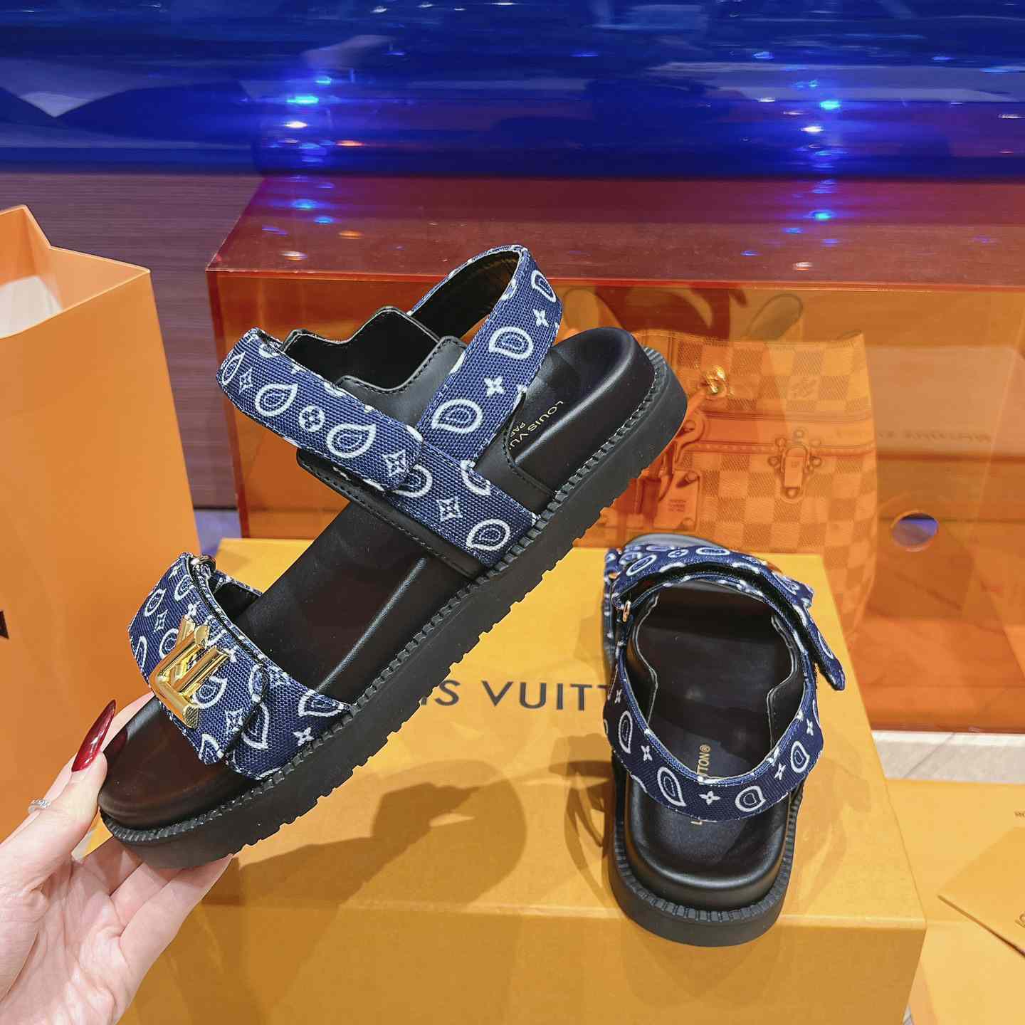 Louis Vuitton LV Sunset Flat Comfort Sandal   1ACTWB - DesignerGu