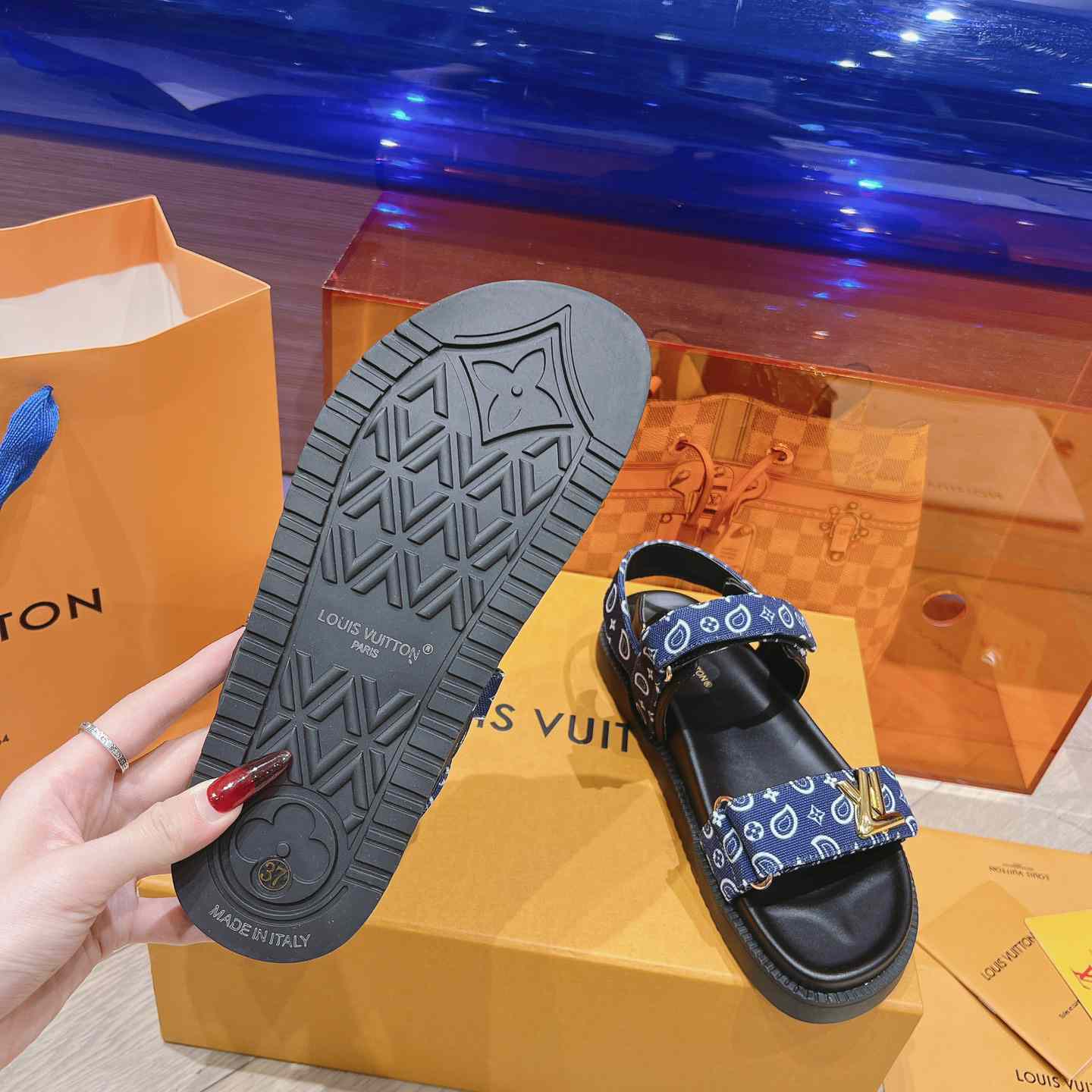 Louis Vuitton LV Sunset Flat Comfort Sandal   1ACTWB - DesignerGu