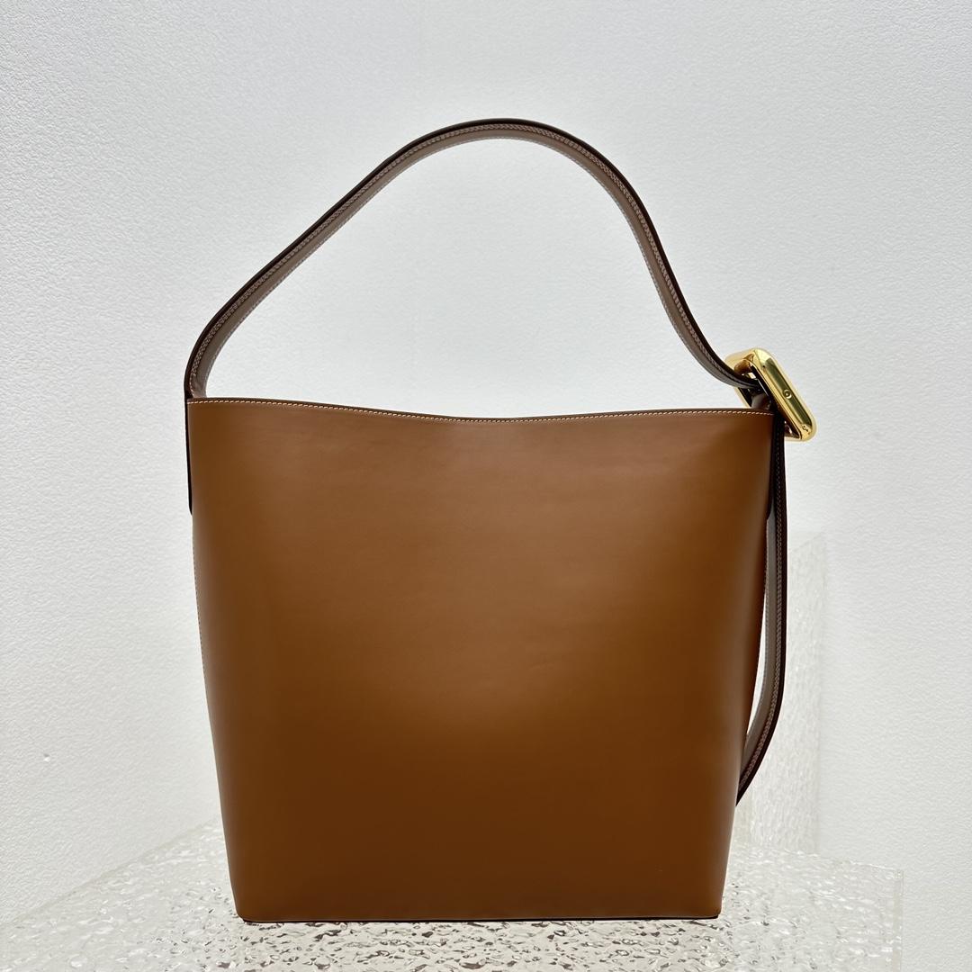 Jacquemus Le Regalo Leather Bucket Bag (30x33x14cm) - DesignerGu