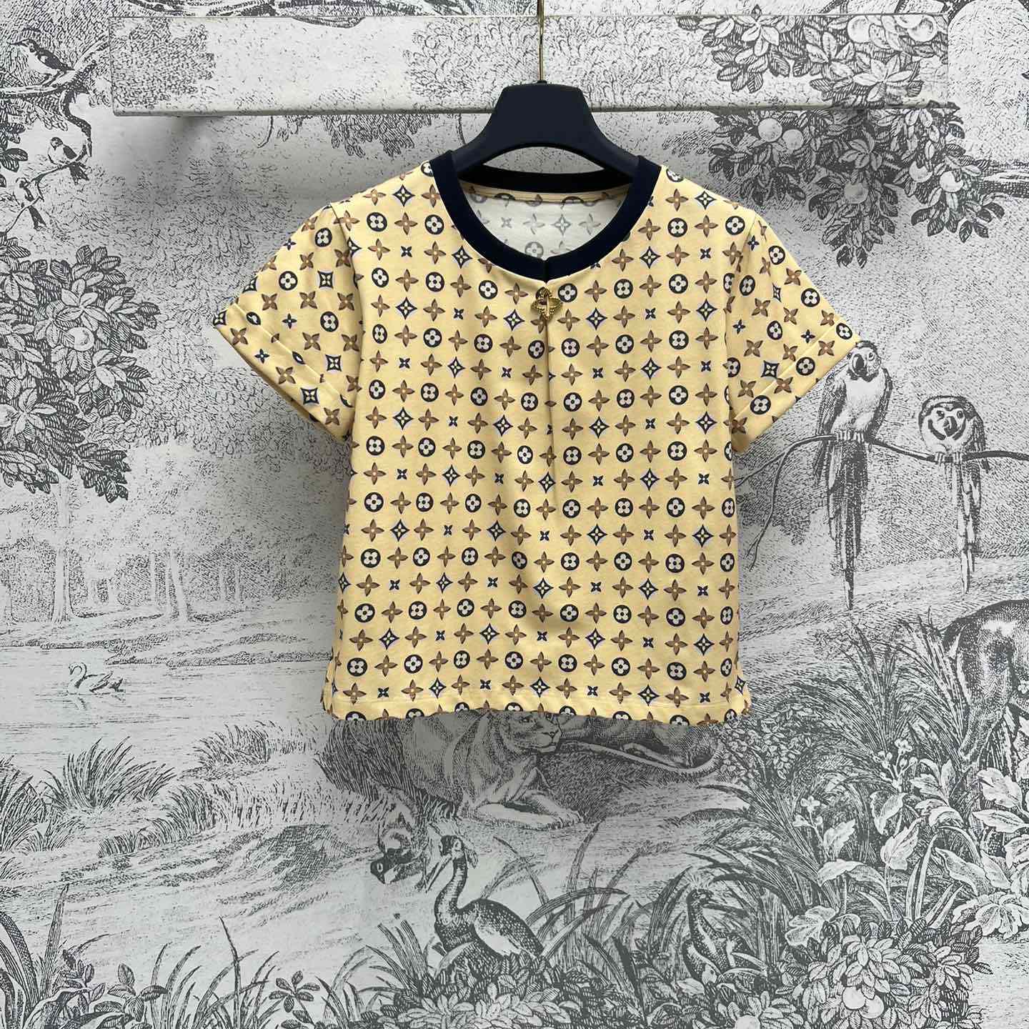Louis Vuitton Monogram Kaleidoscope Brooch T-Shirt  1AFZKA - DesignerGu