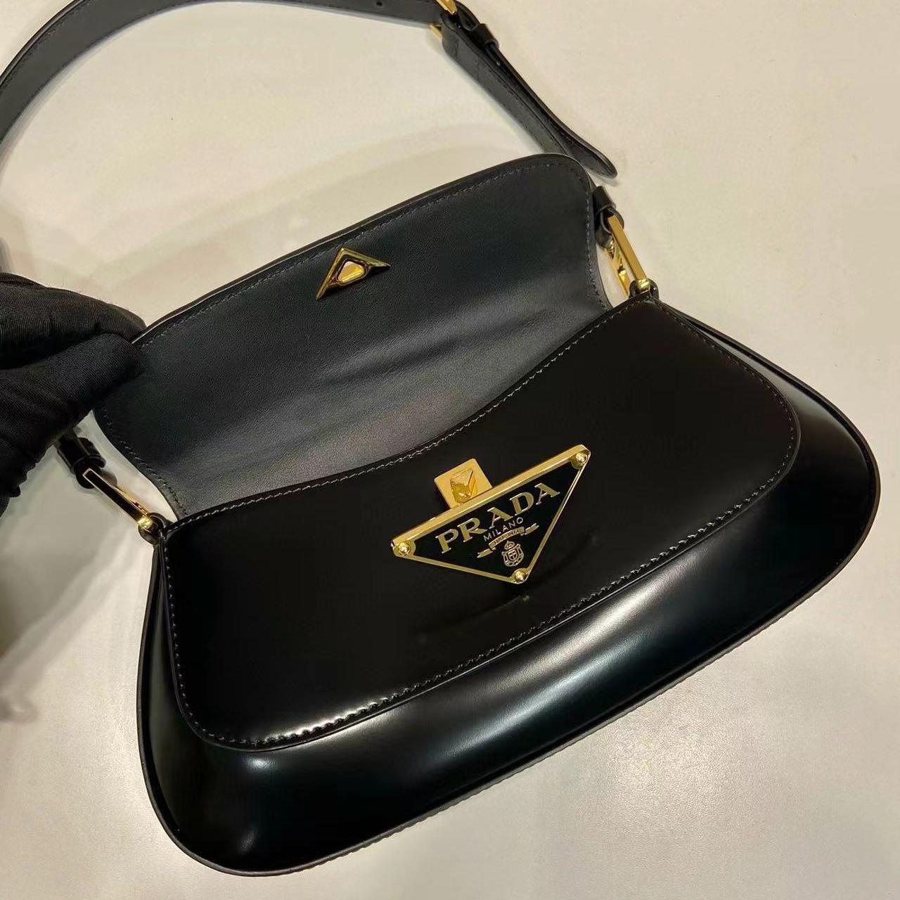 Prada Leather Shoulder Bag  （24x11x4cm） - DesignerGu