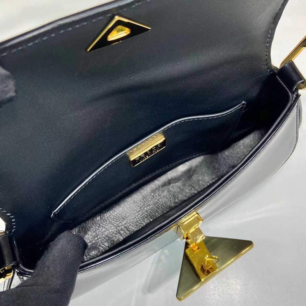 Prada Leather Shoulder Bag  （24x11x4cm） - DesignerGu