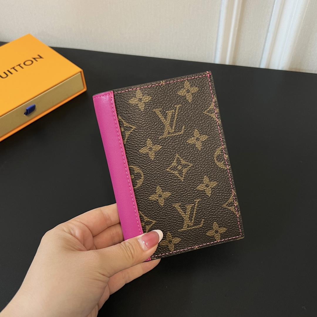 Louis Vuitton Passport Cover   M82866 - DesignerGu