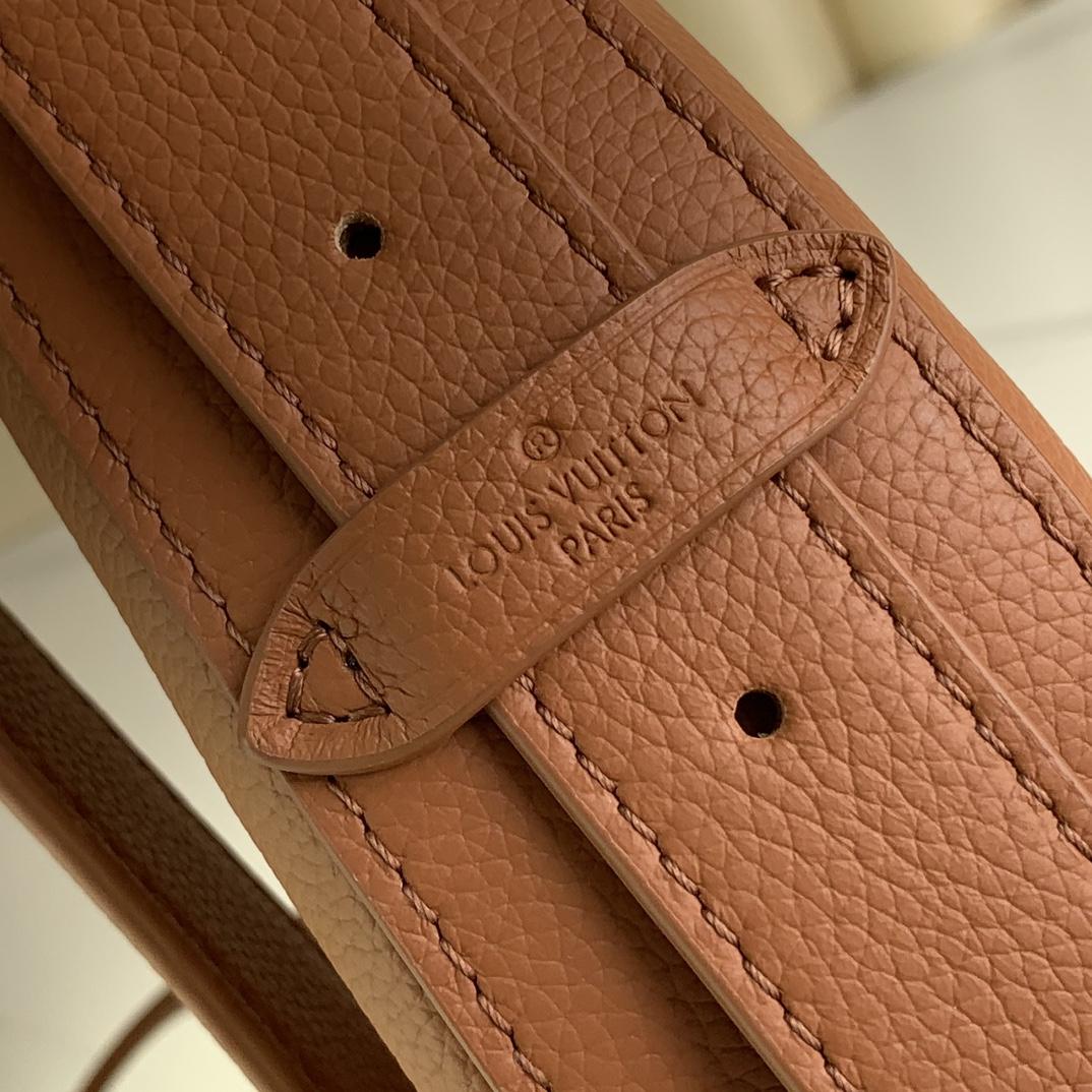 Louis Vuitton Low Key Bumbag   M83546 - DesignerGu