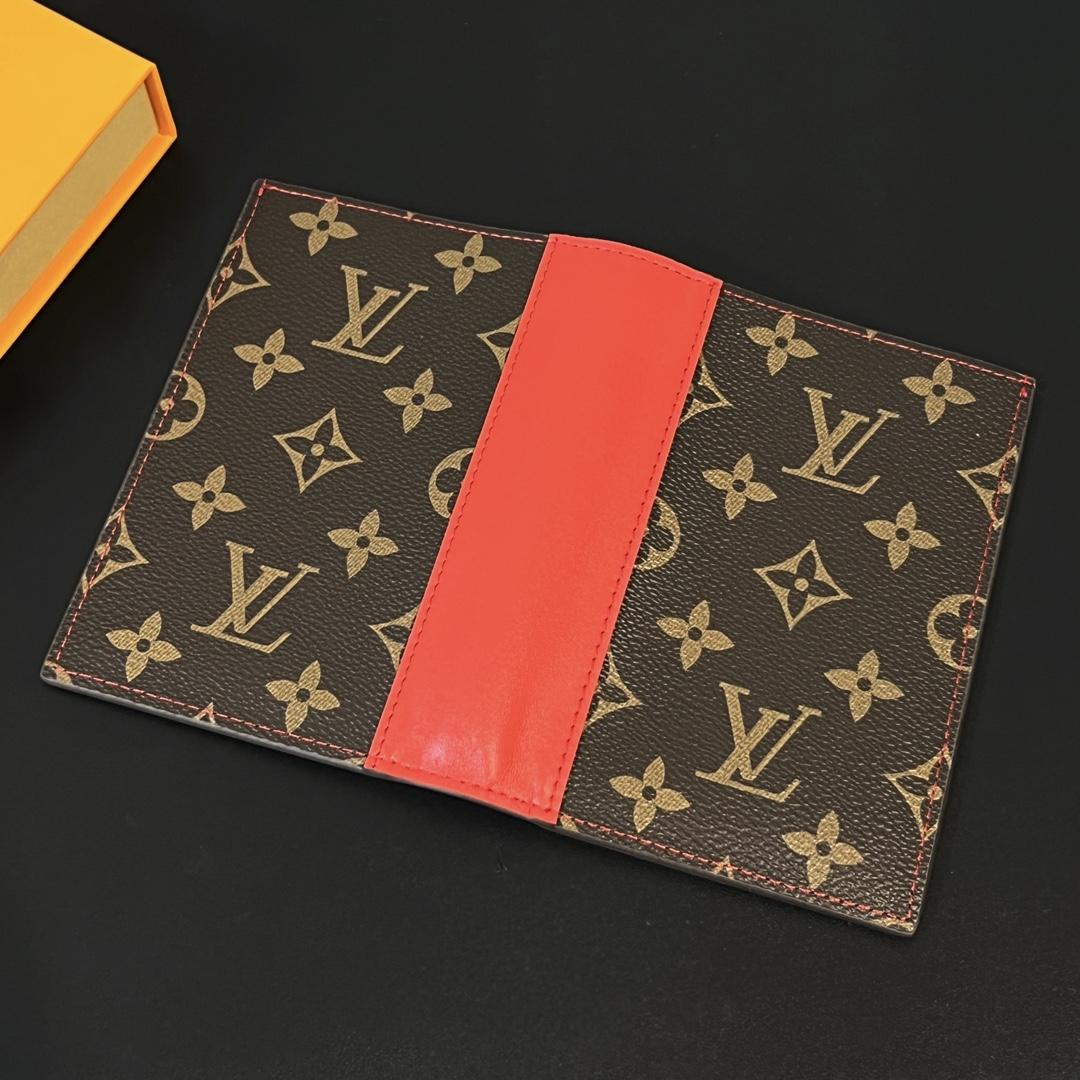 Louis Vuitton Passport Cover   M82862 - DesignerGu