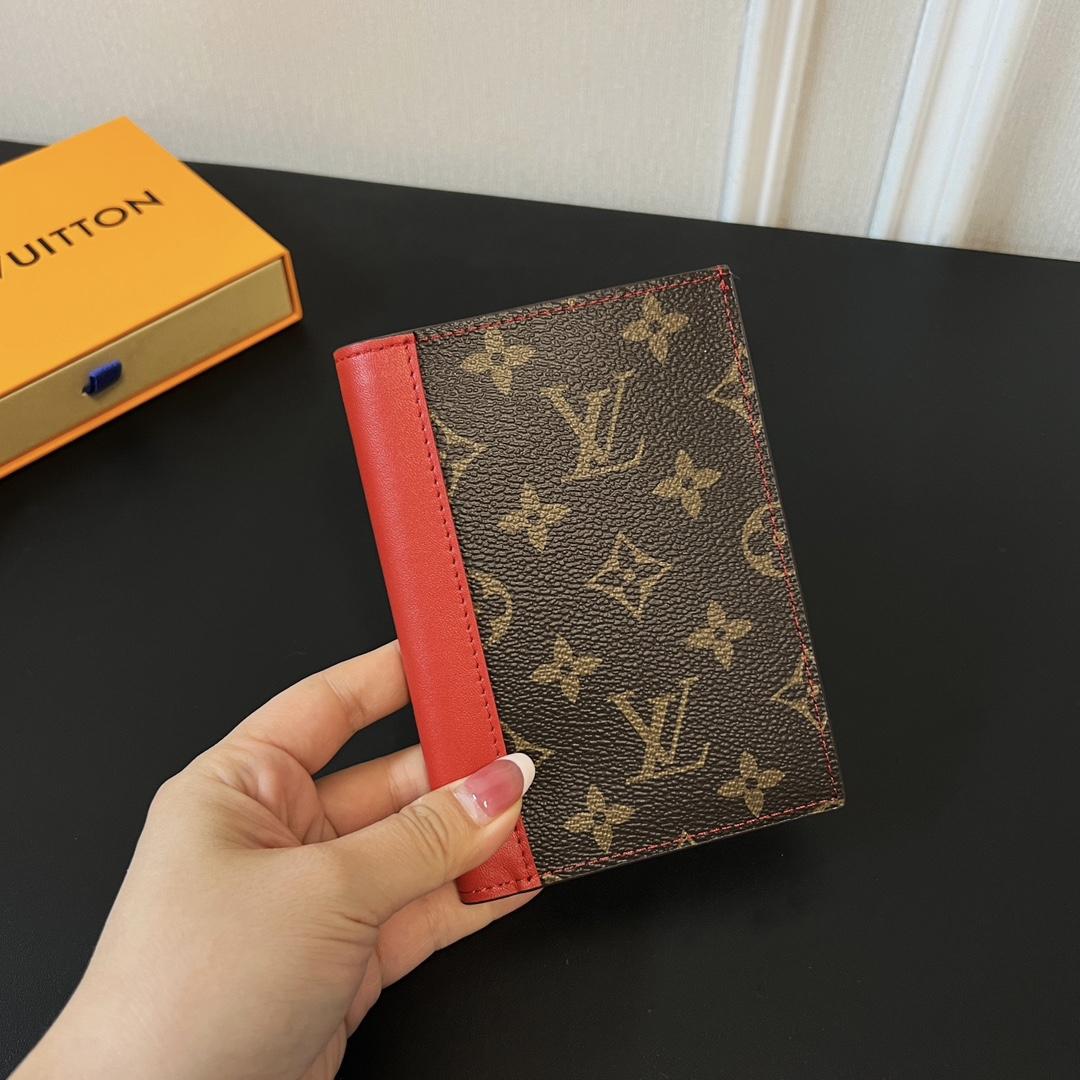 Louis Vuitton Passport Cover   M82862 - DesignerGu